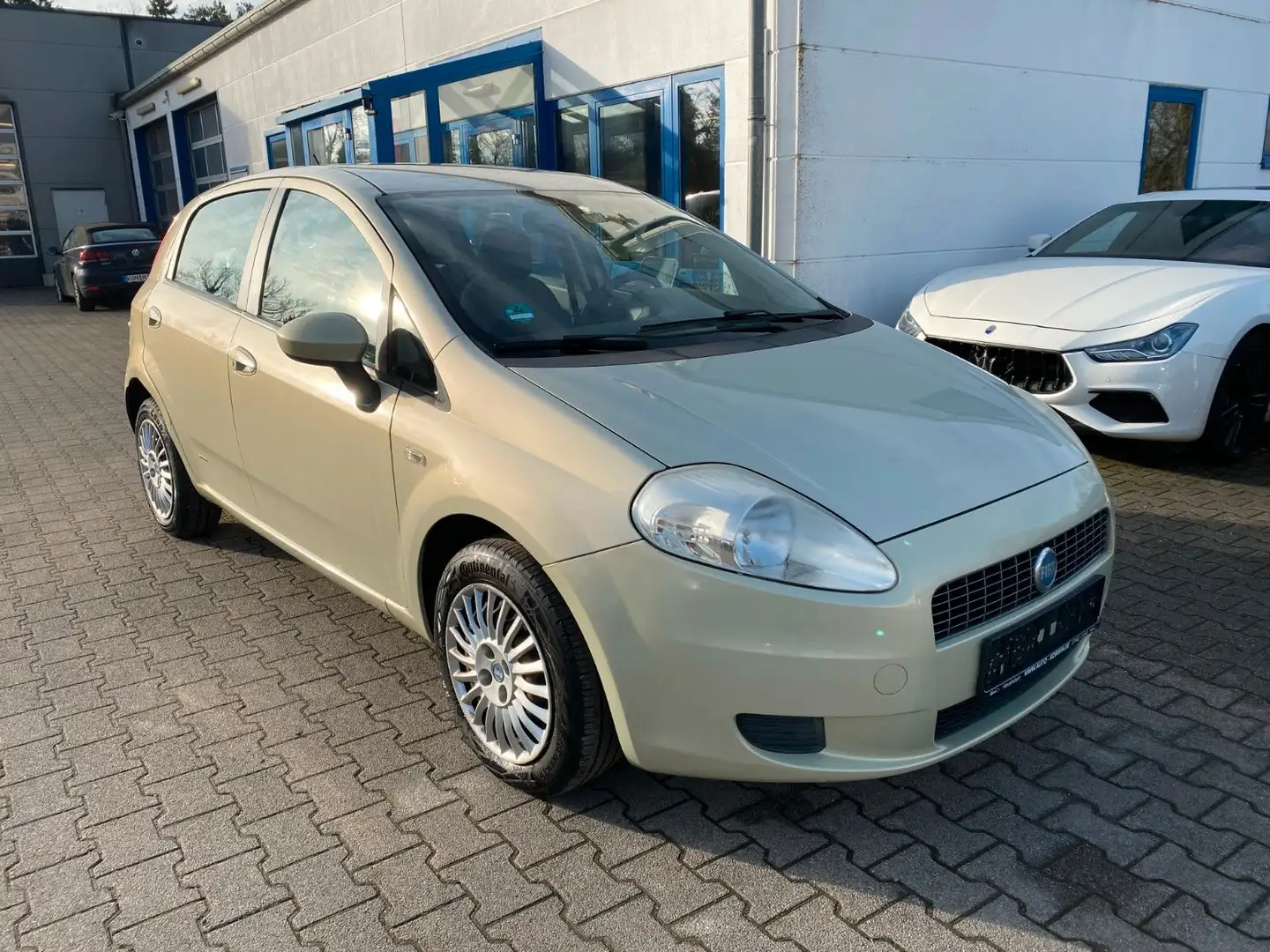 Fiat Grande Punto 1.2 8V Dynamic Beige - 2