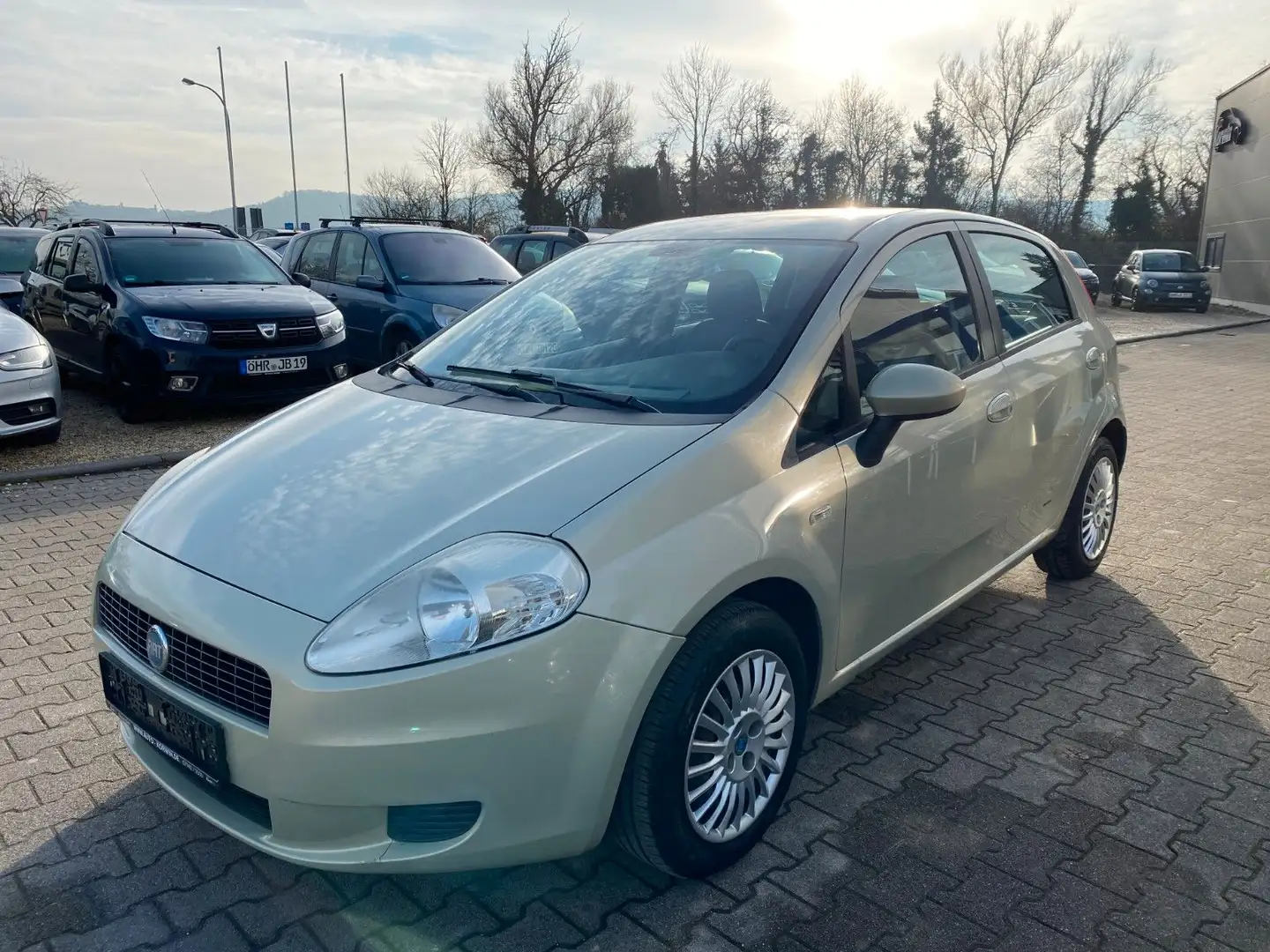 Fiat Grande Punto 1.2 8V Dynamic Beige - 1