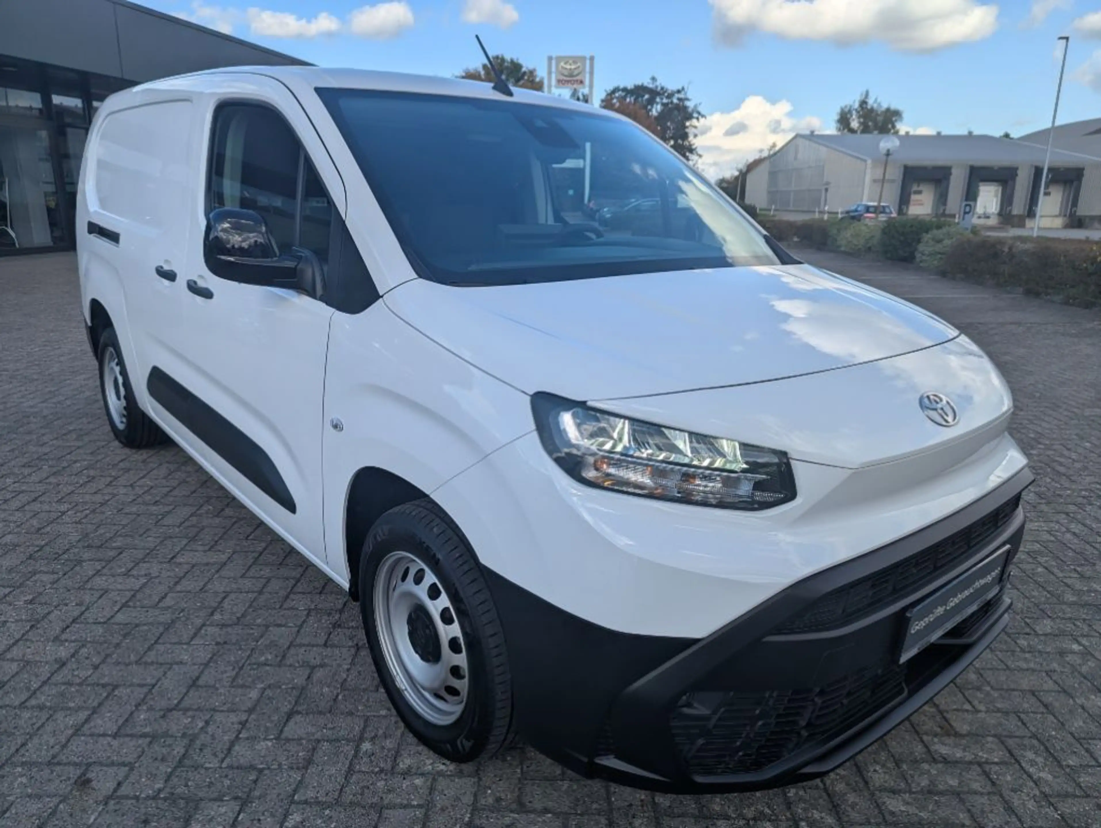 Toyota Proace City L2 1,5-l D-4D S&S Meister Navi — photo 3