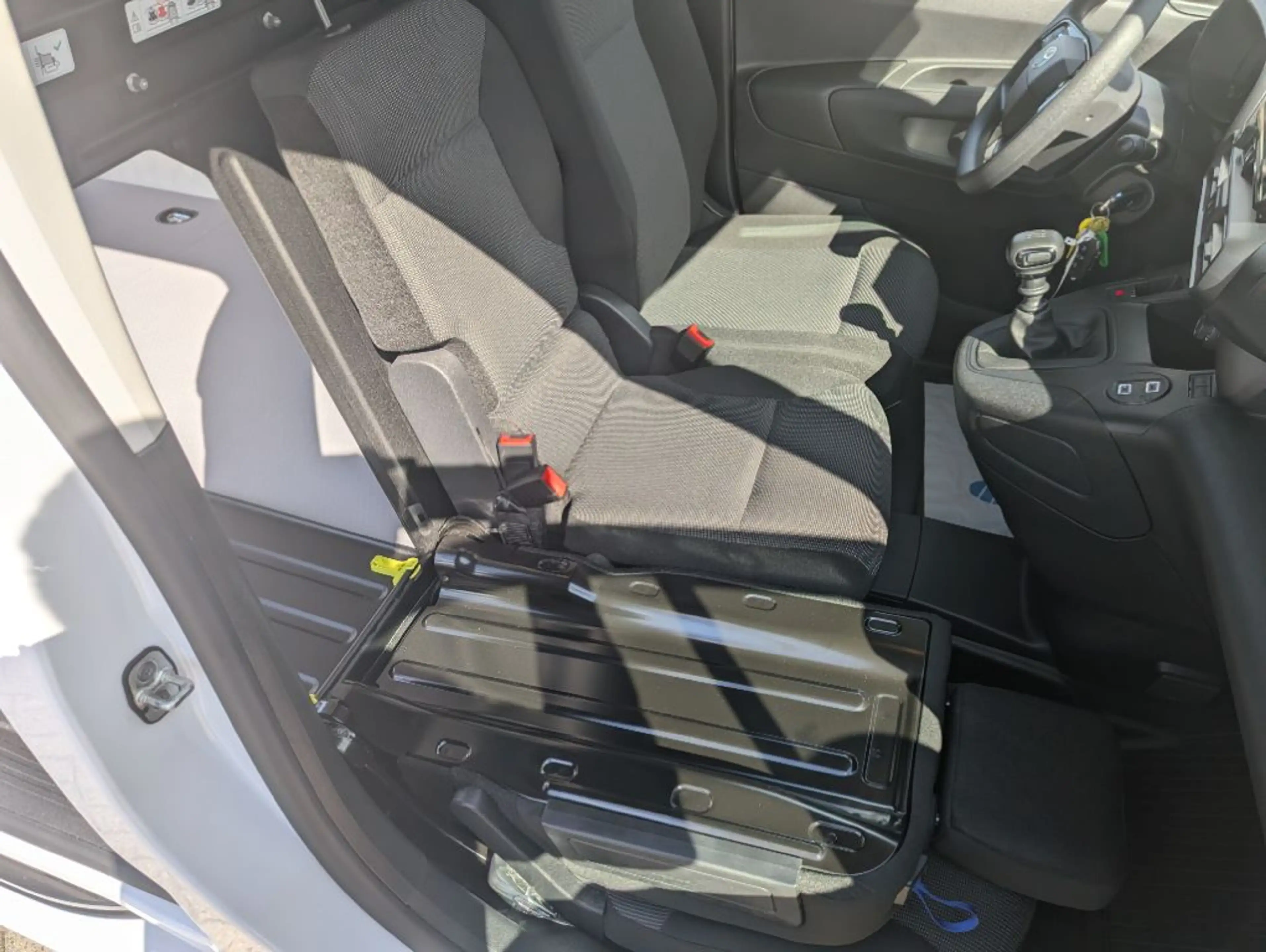 Toyota Proace City L2 1,5-l D-4D S&S Meister Navi — photo 12