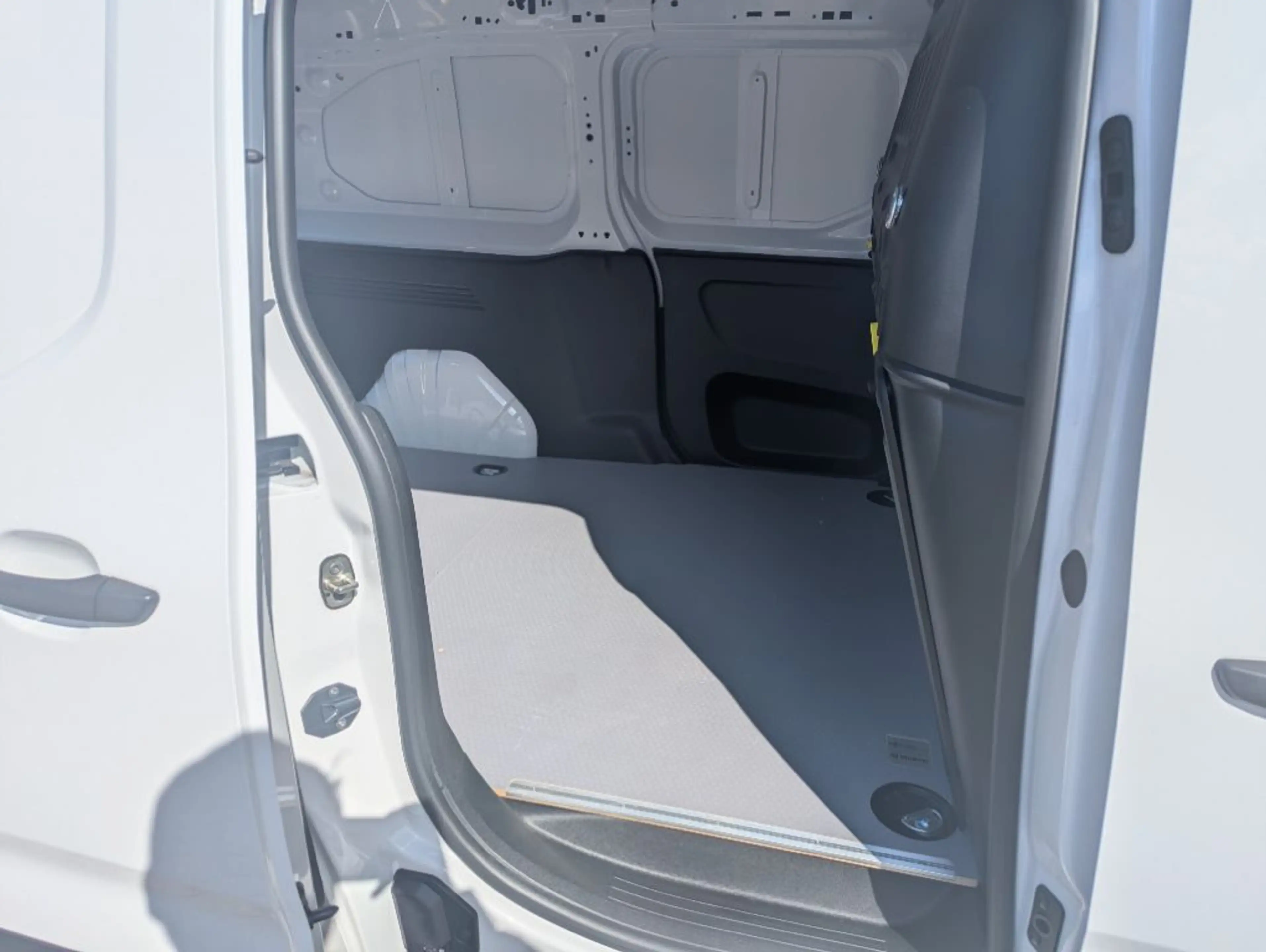Toyota Proace City L2 1,5-l D-4D S&S Meister Navi — photo 10
