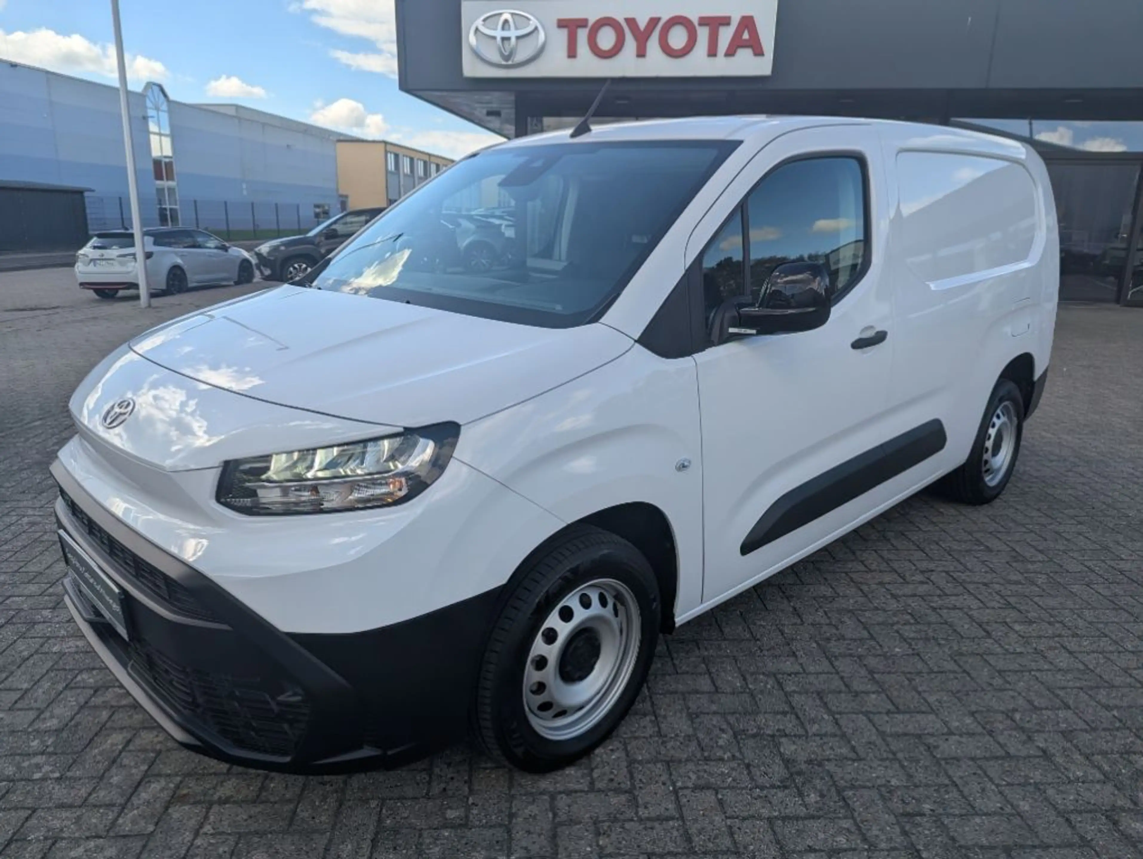 Toyota Proace City L2 1,5-l D-4D S&S Meister Navi — photo 2