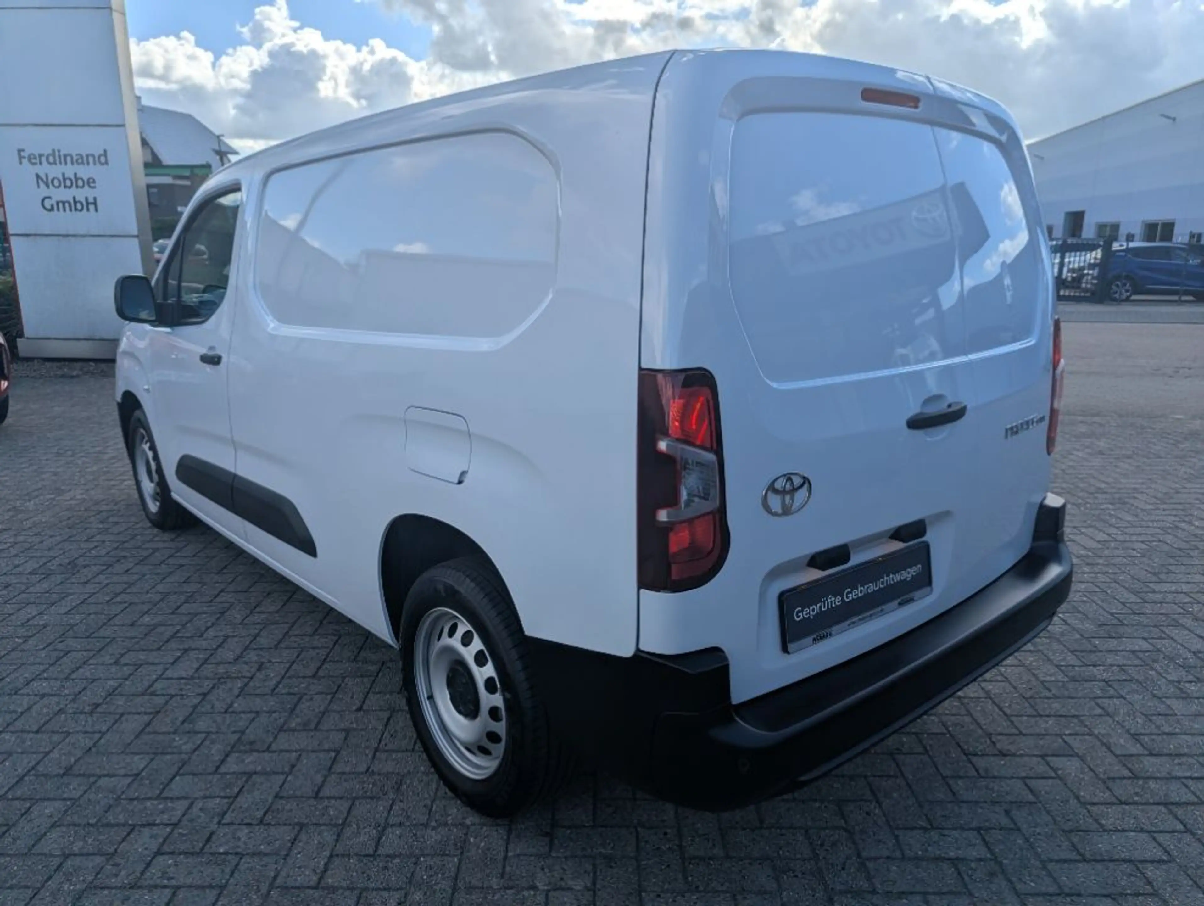 Toyota Proace City L2 1,5-l D-4D S&S Meister Navi — photo 6