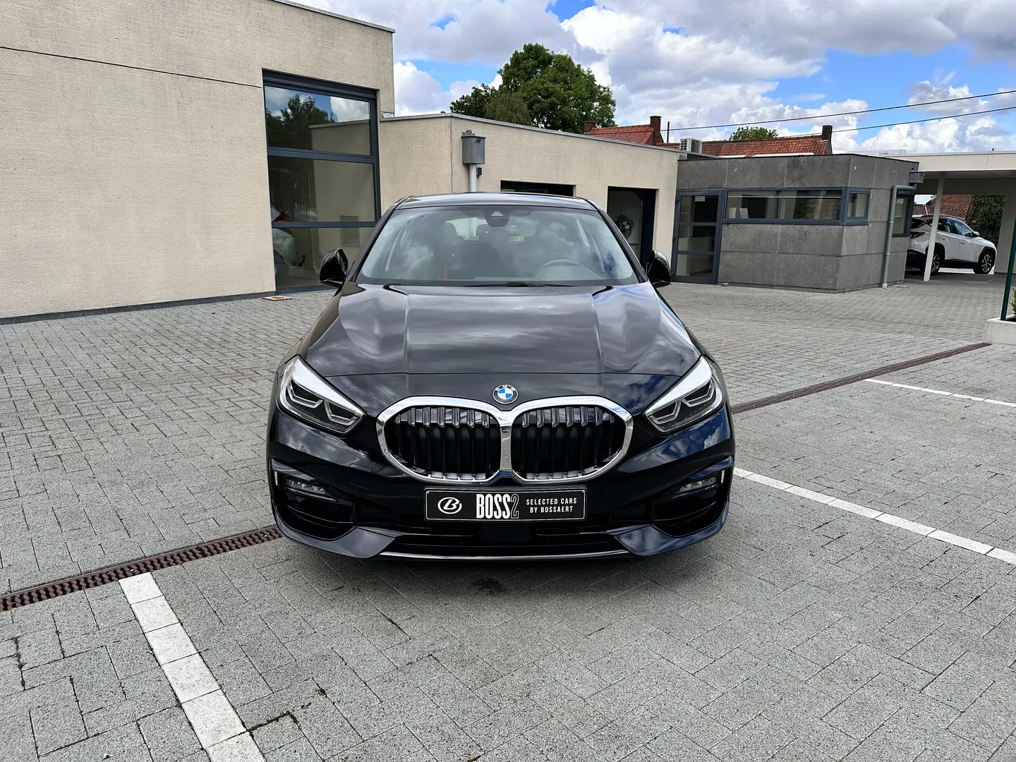 BMW 118 iA - Sport Line - LED - Carplay/Android Auto Zwart - 2