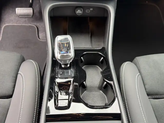 Volvo XC40 view 15