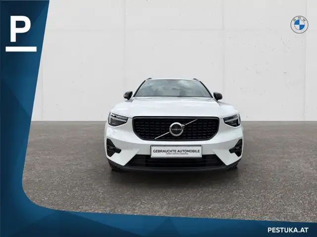 Volvo XC40 view 2
