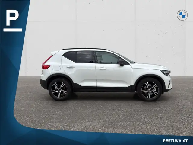 Volvo XC40 view 3