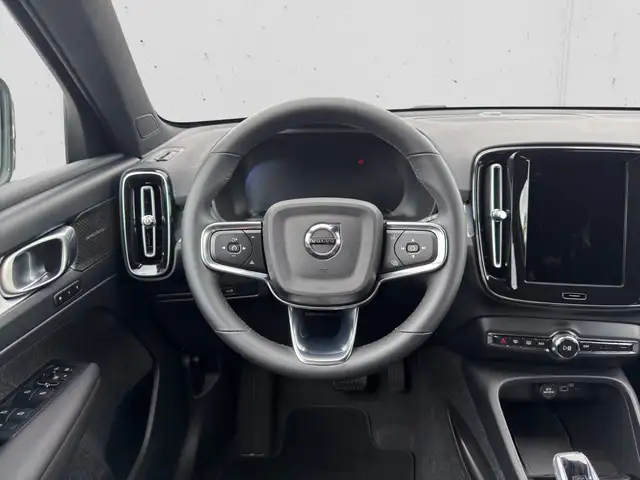 Volvo XC40 view 12