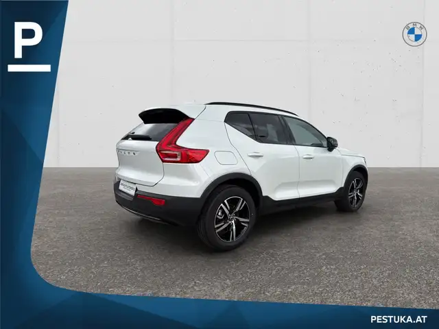 Volvo XC40 view 4