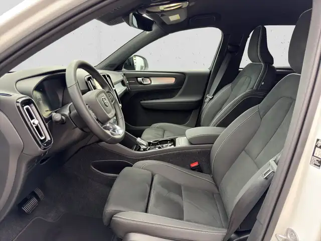 Volvo XC40 view 8