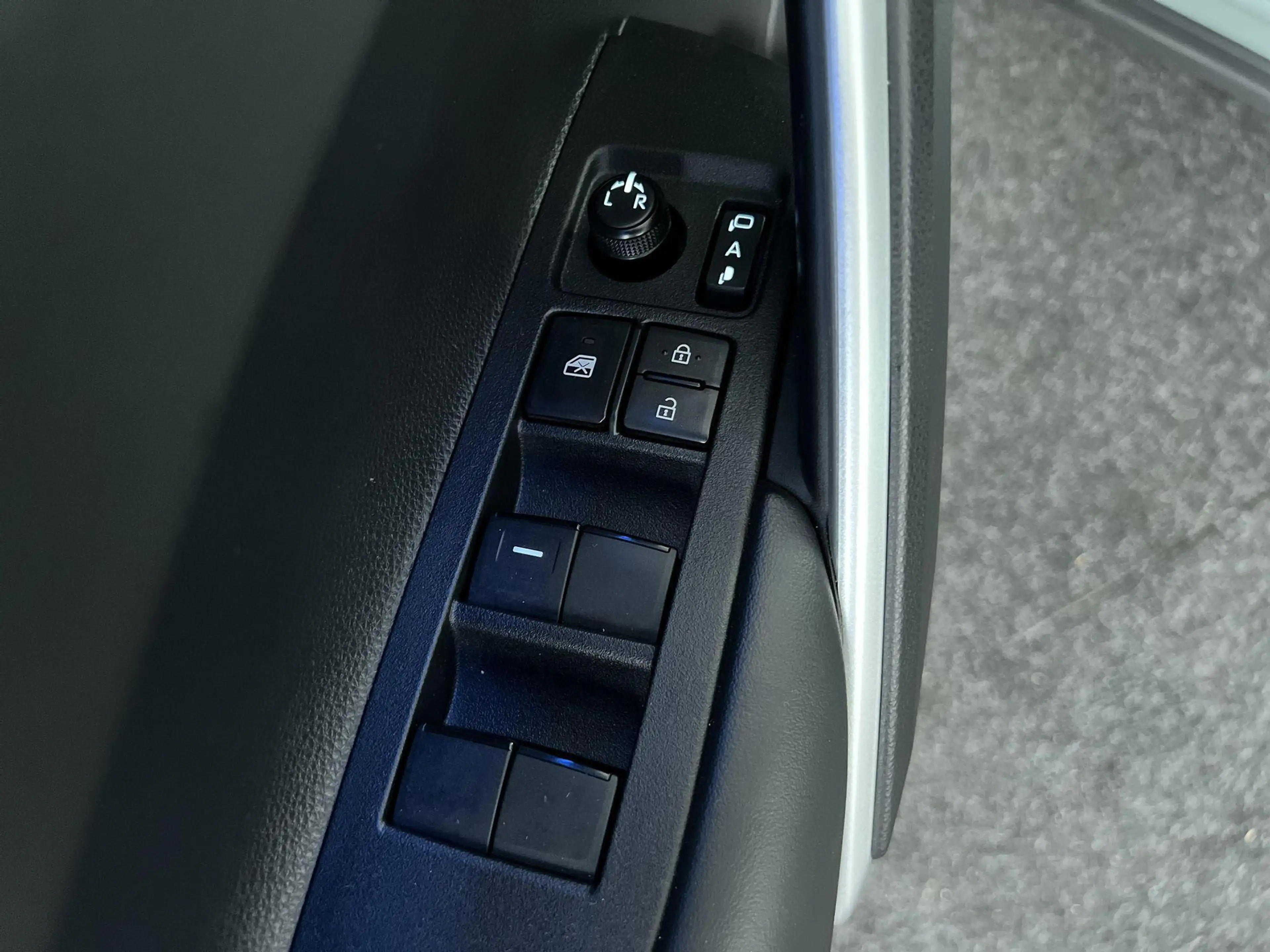 Toyota Corolla Cross Hybrid 140 Style — photo 12