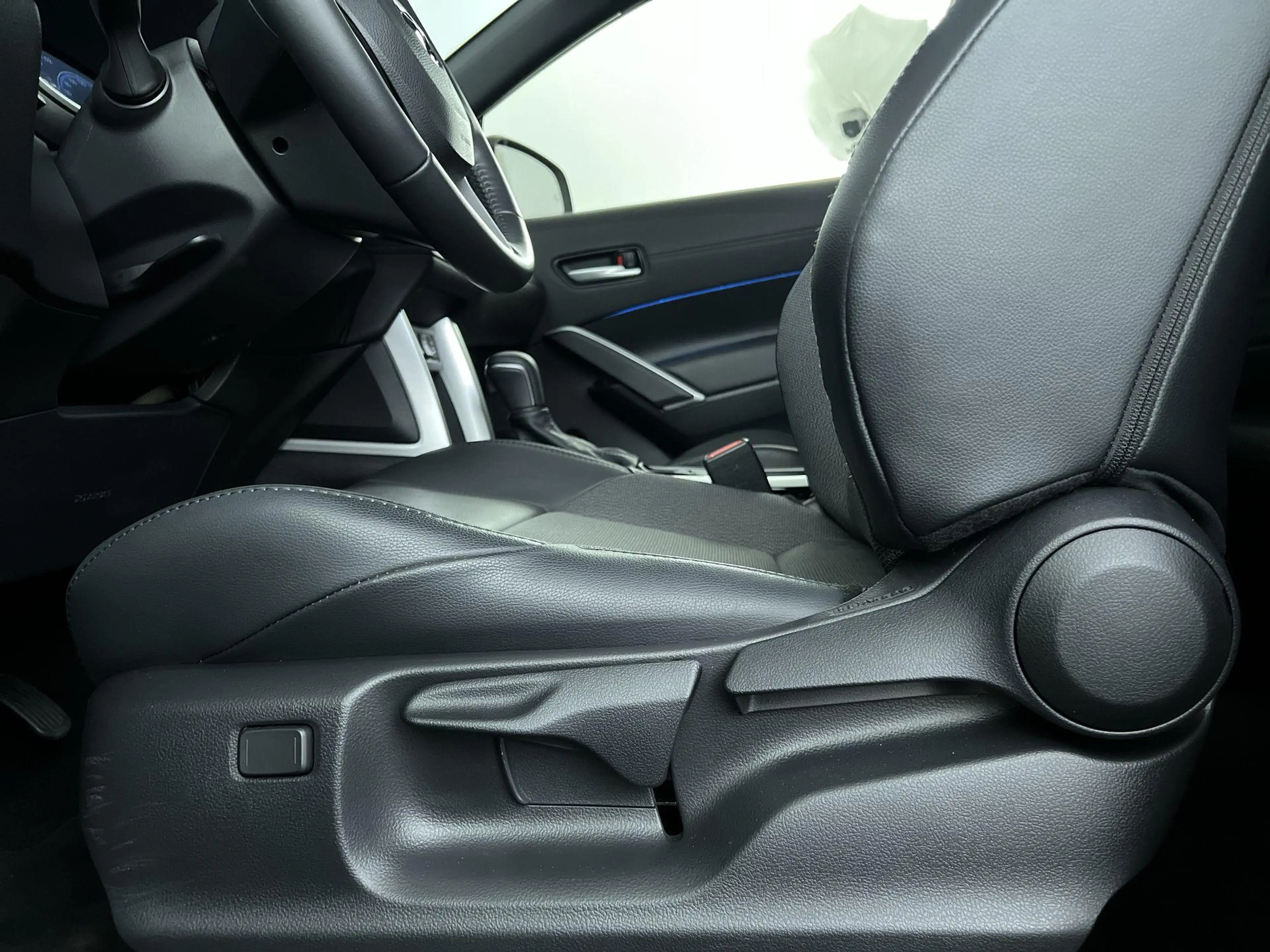 Toyota Corolla Cross Hybrid 140 Style — photo 13