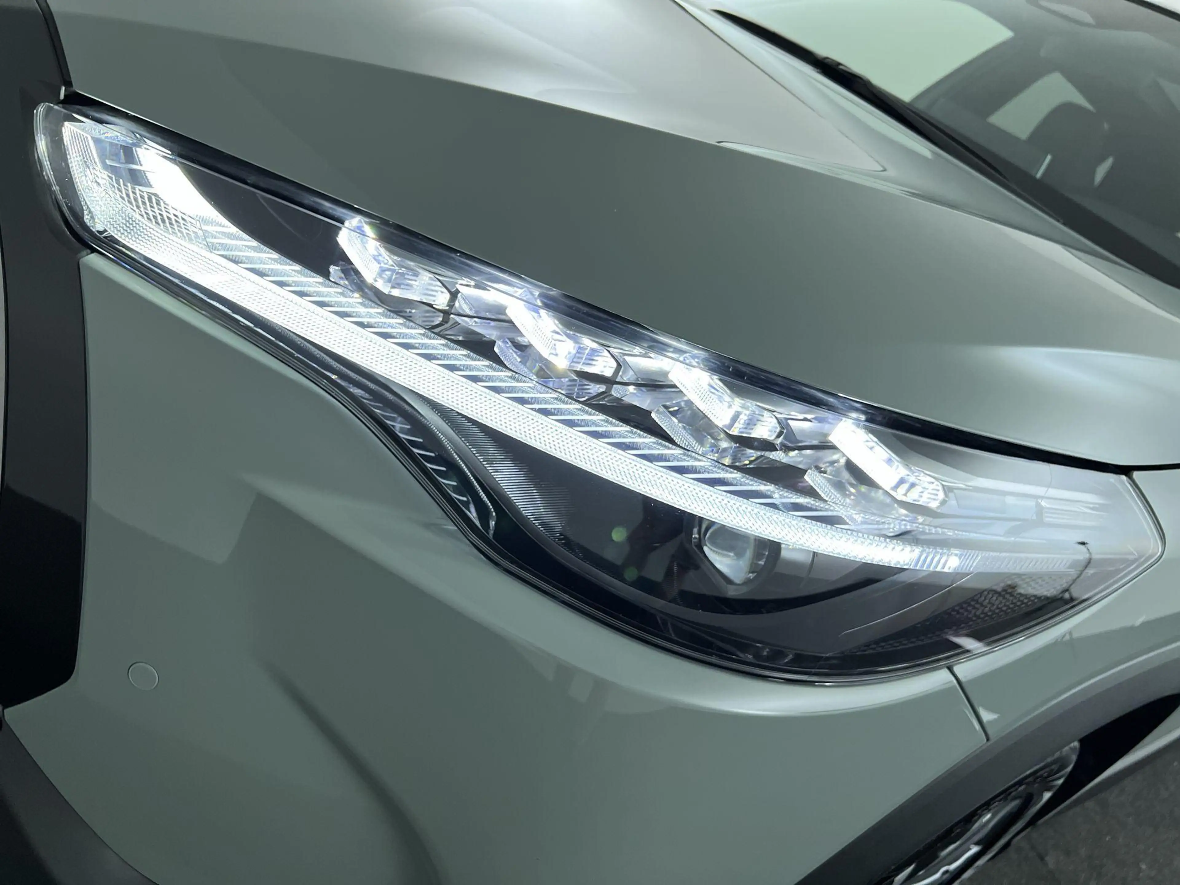 Toyota Corolla Cross Hybrid 140 Style — photo 9