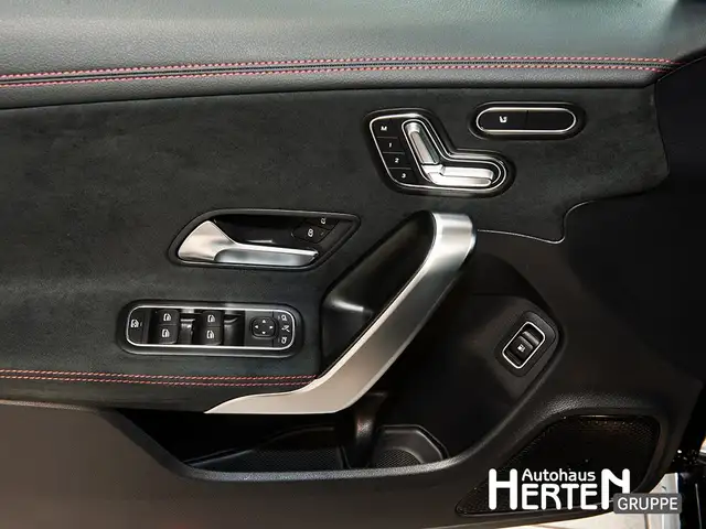 Mercedes-Benz CLA view 9