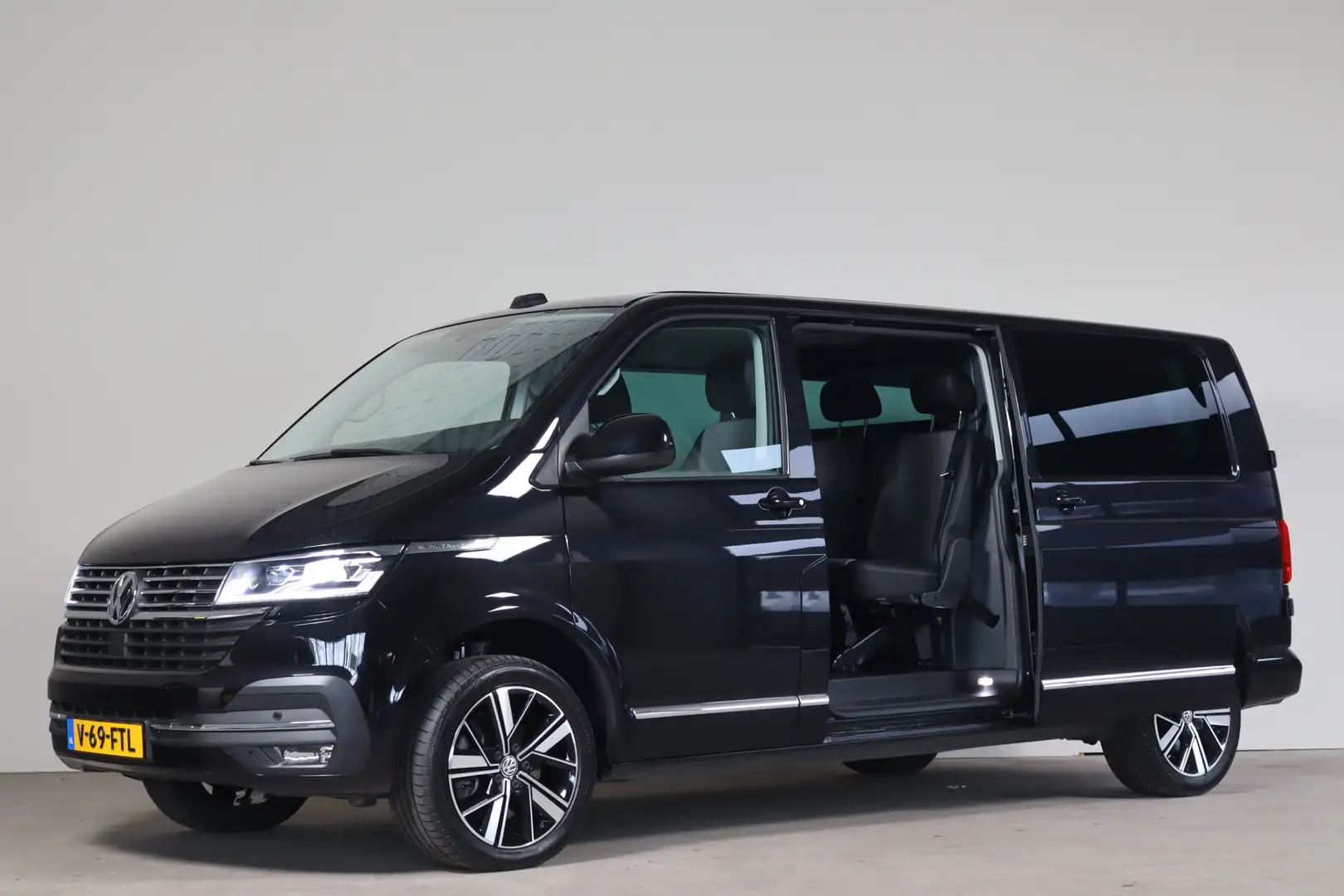 Volkswagen T6.1 Transporter 2.0 TDI L2H1 DC CARAVELLE SUPER COMPLEET!! Noir - 2