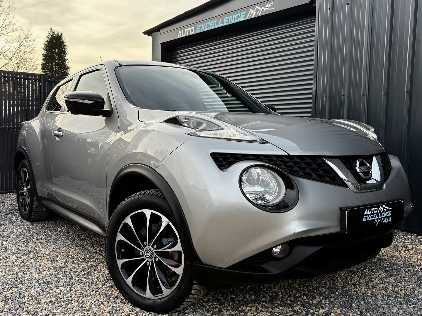 Nissan Juke 1.6 DIG-T 4WD/ Automatique/ Full Options Gris - 1