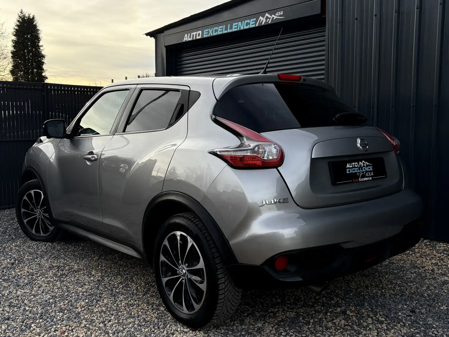 Nissan Juke 1.6 DIG-T 4WD/ Automatique/ Full Options Gris - 2