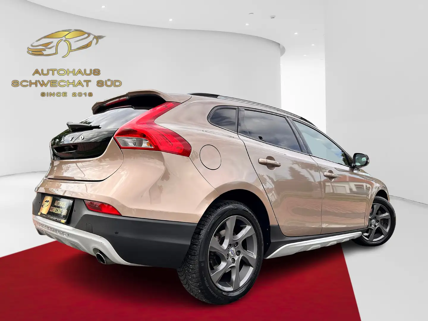 Volvo V40 Cross Country D3 Summum Geartronic // R-KAMERA // LEDER // NAVI Bronzová - 2