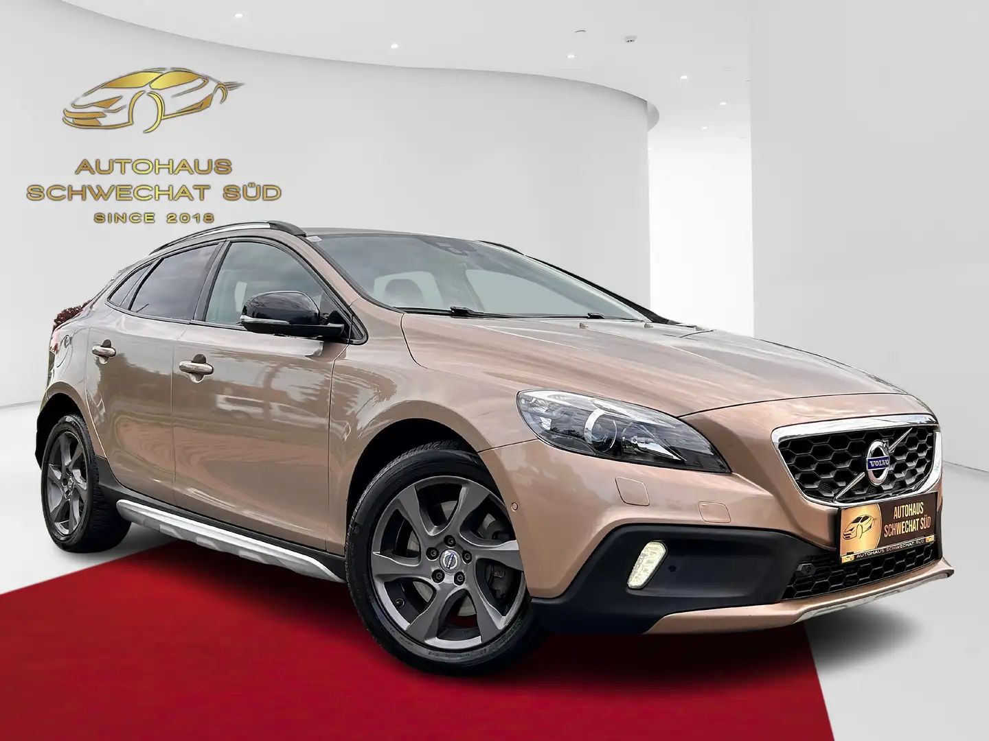 Volvo V40 Cross Country D3 Summum Geartronic // R-KAMERA // LEDER // NAVI Bronzová - 1