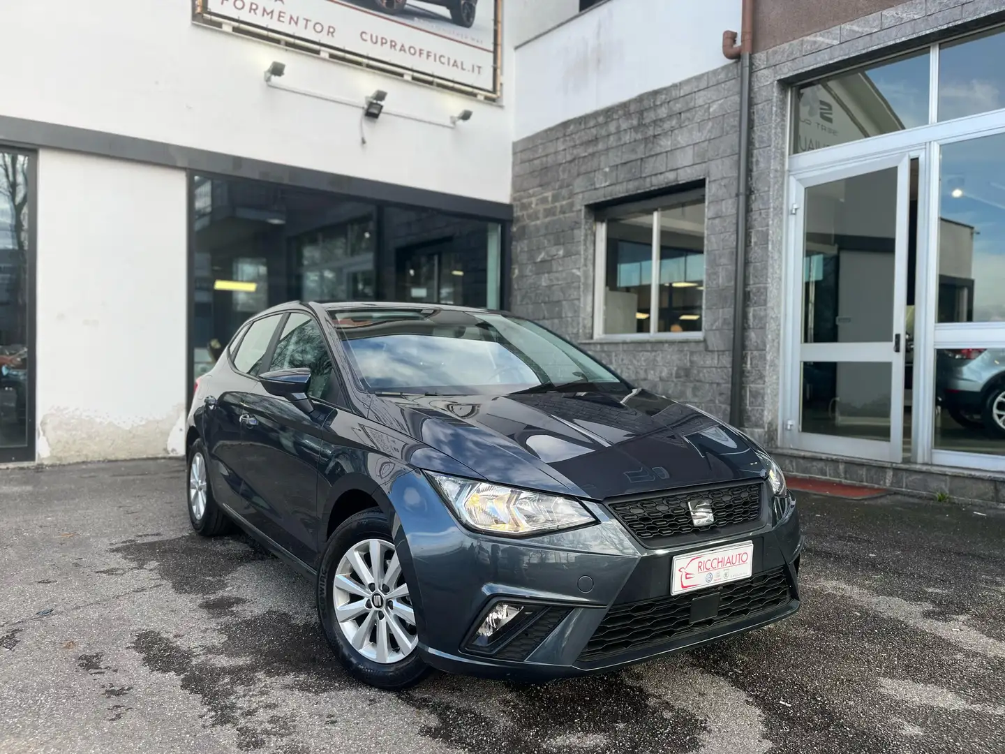 SEAT Ibiza Ibiza 1.0 tgi Business 90cv Grijs - 1