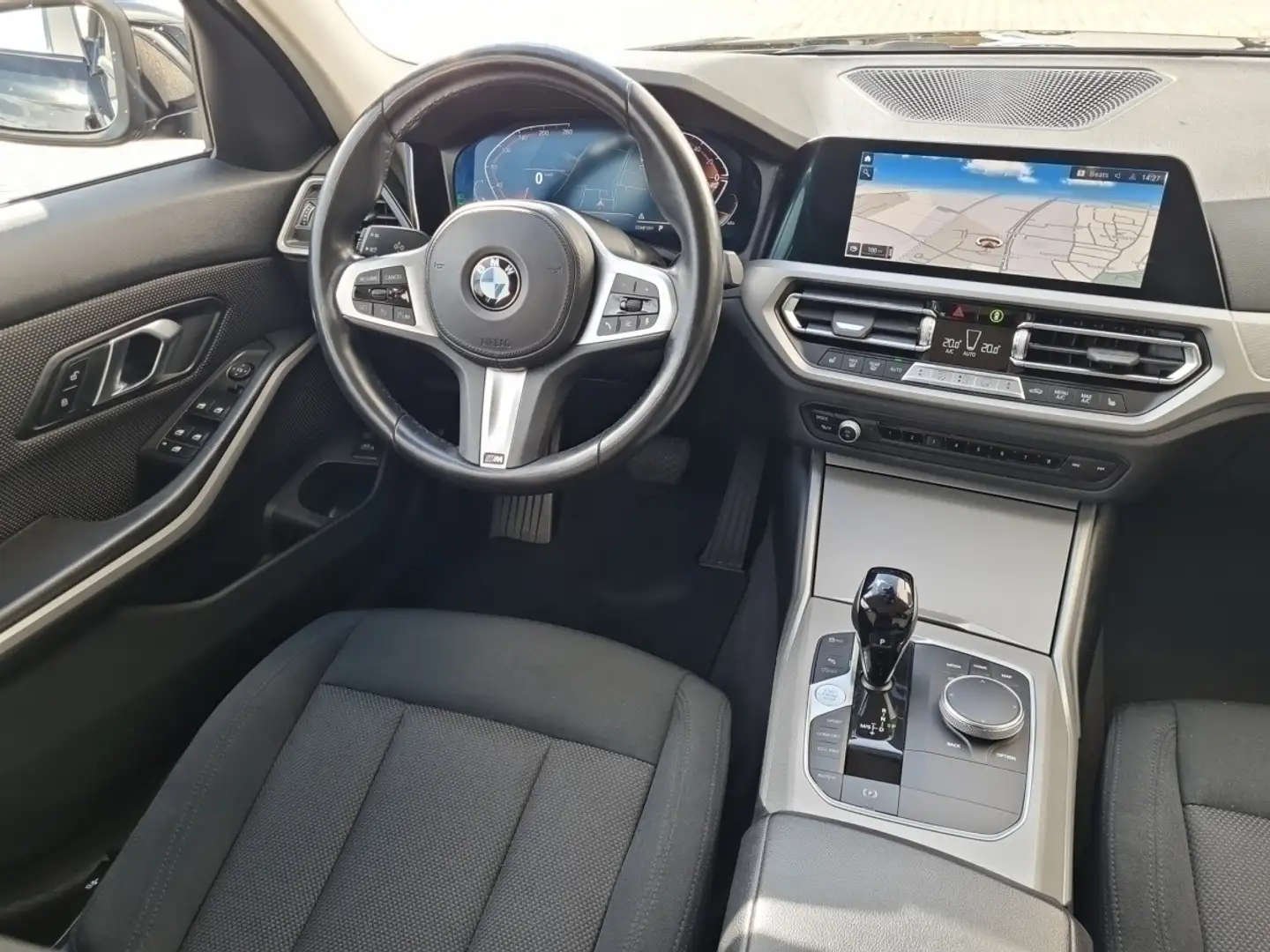 BMW 320 iA Tour. Navi LED DAB PDC SHZ AppleCarPlay Noir - 2