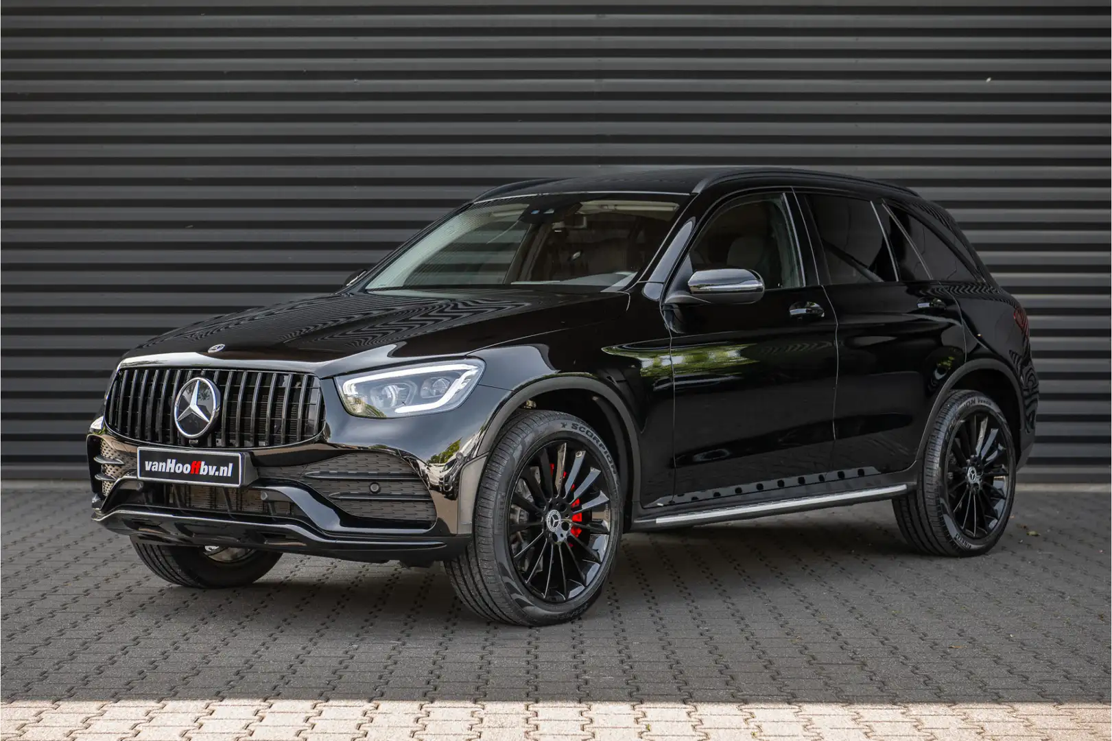 Mercedes-Benz GLC 300 300e 4MATIC AMG-Line -Trekhaak-Panoramadak Black - 1