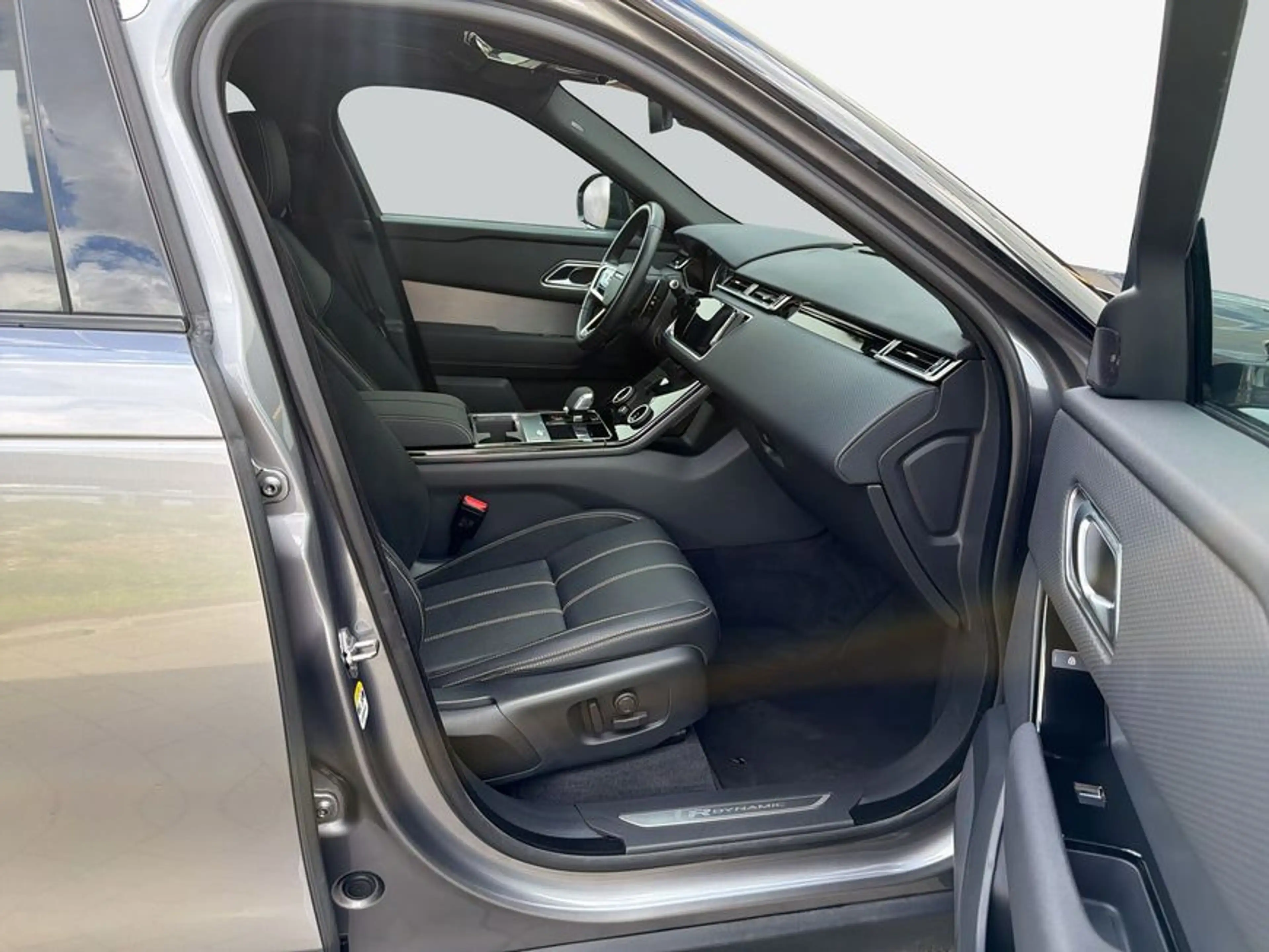 Land Rover Range Rover Velar D300 R-Dynamic SE — photo 3