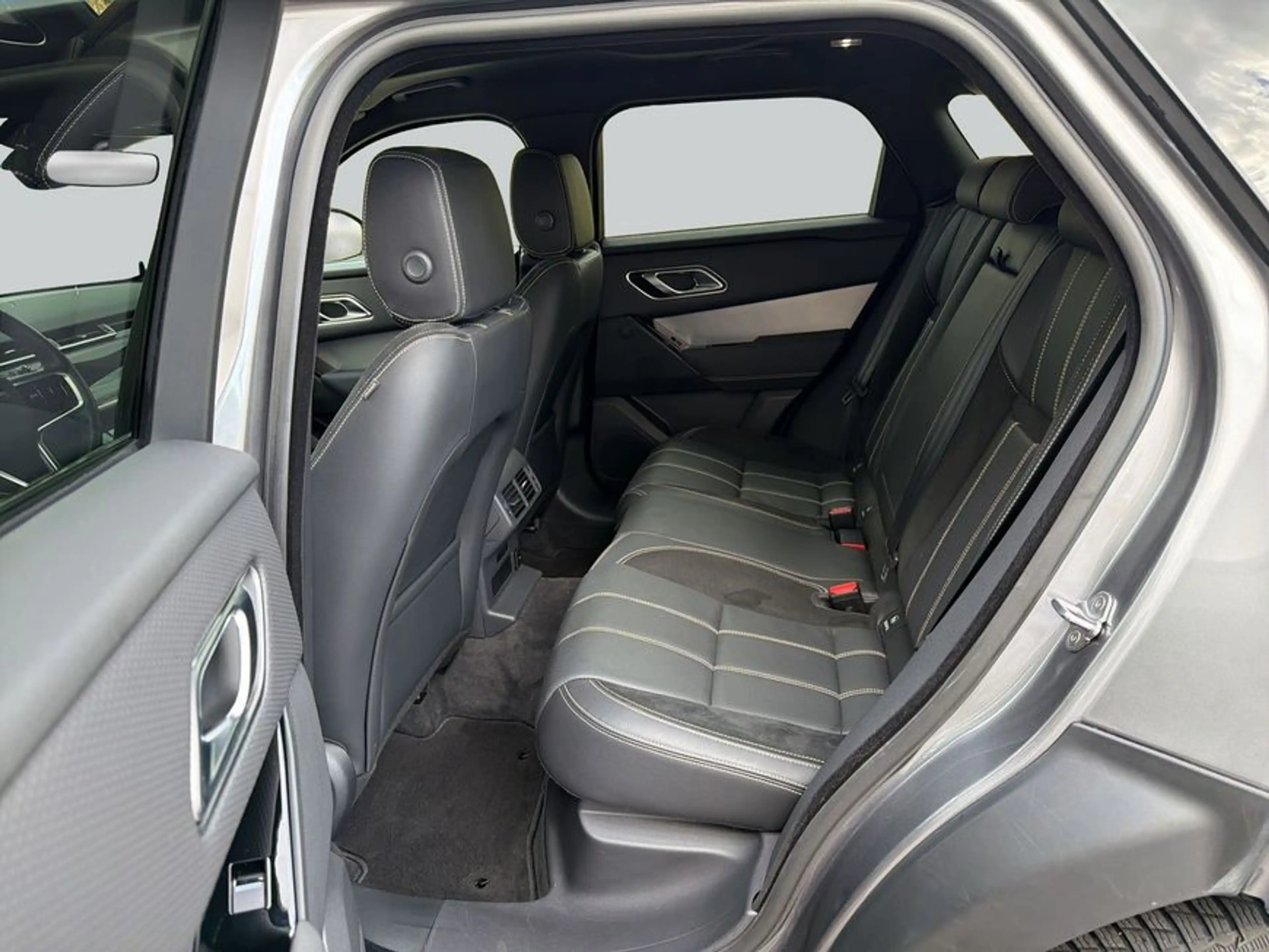 Land Rover Range Rover Velar D300 R-Dynamic SE — photo 5