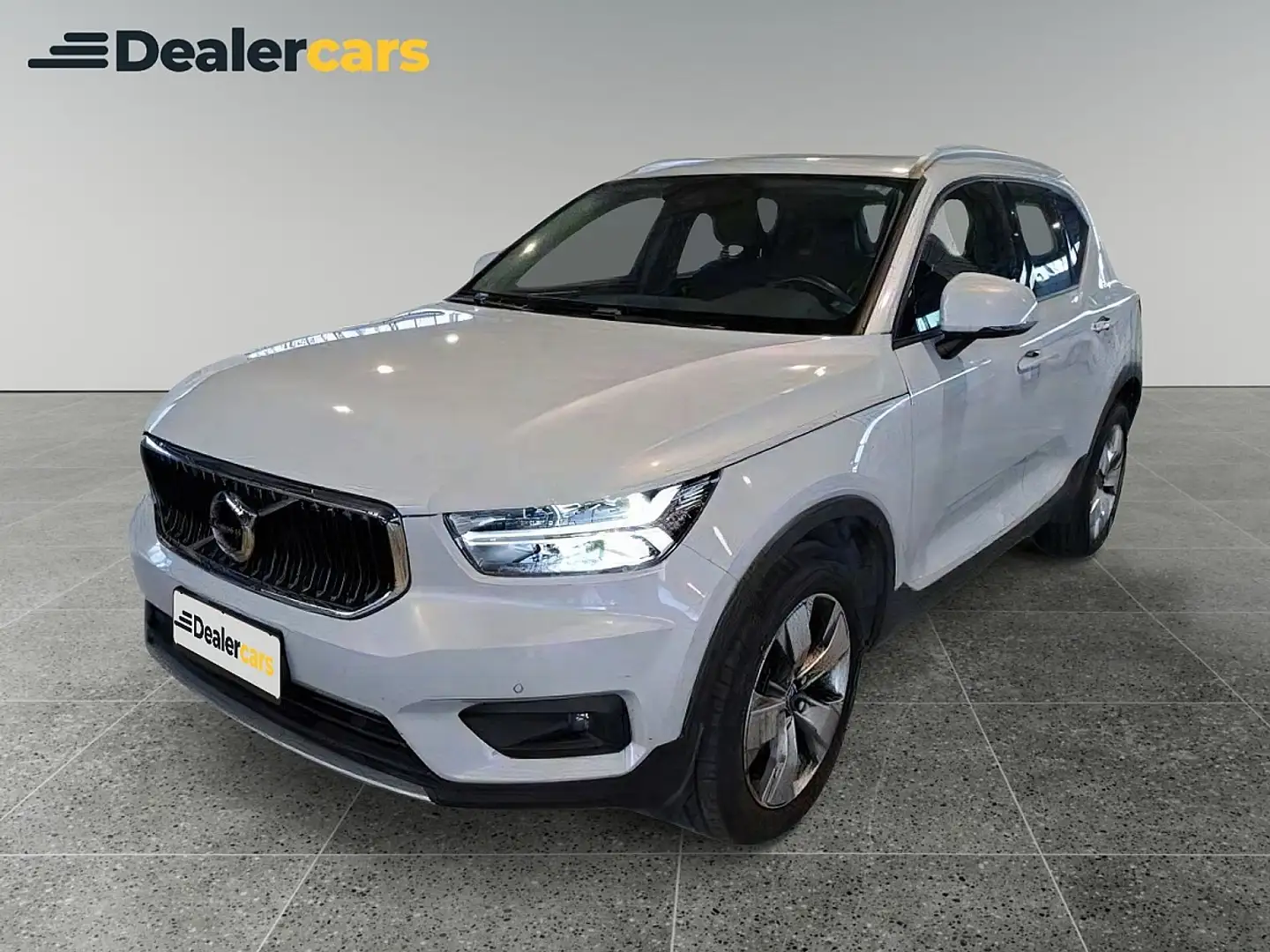 Volvo XC40 Momentum Pro 2WD Silber - 1