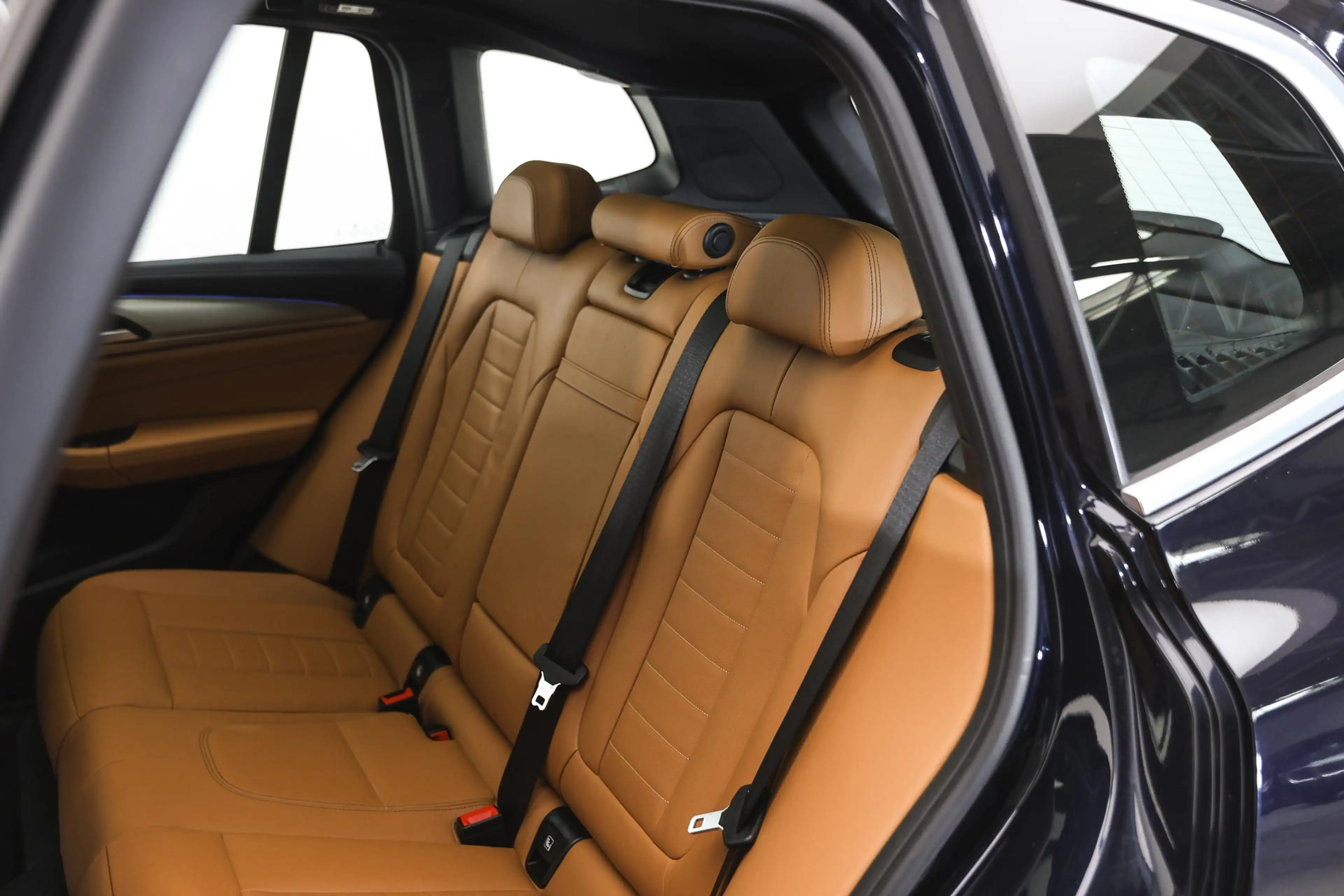 BMW iX3 High Executive / Sportstoelen / Head-Up / Parking — photo 11