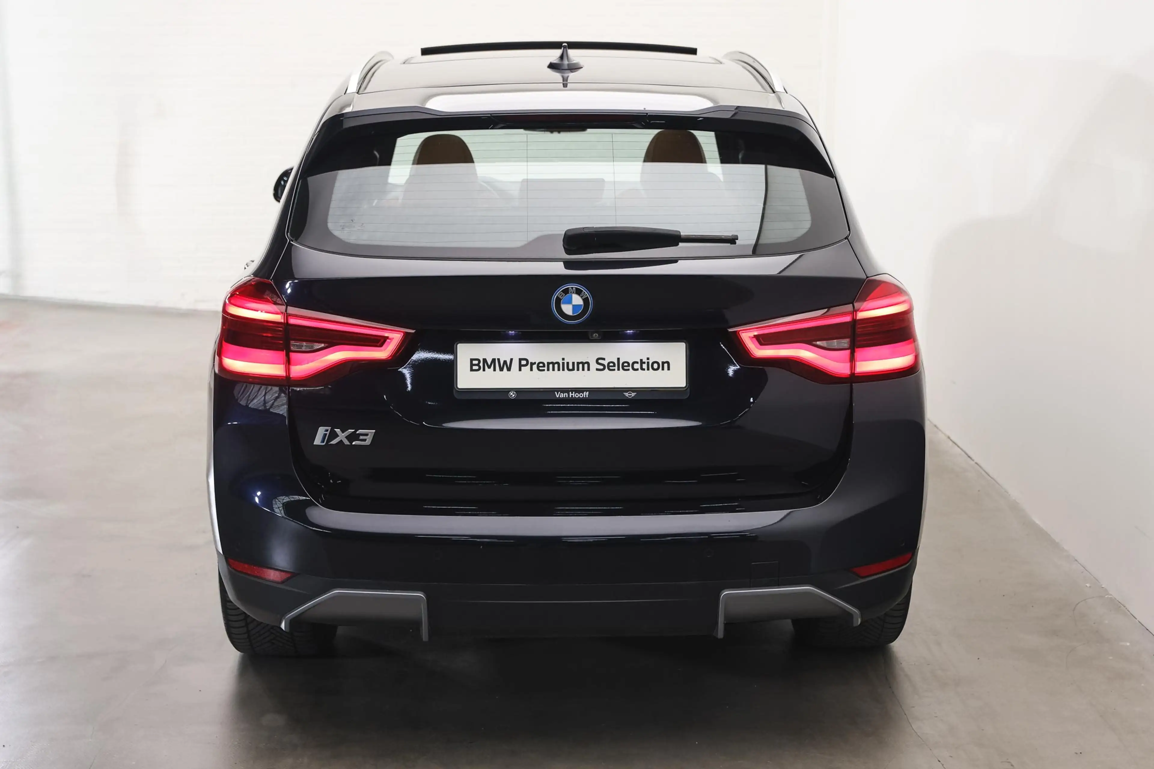 BMW iX3 High Executive / Sportstoelen / Head-Up / Parking — photo 7