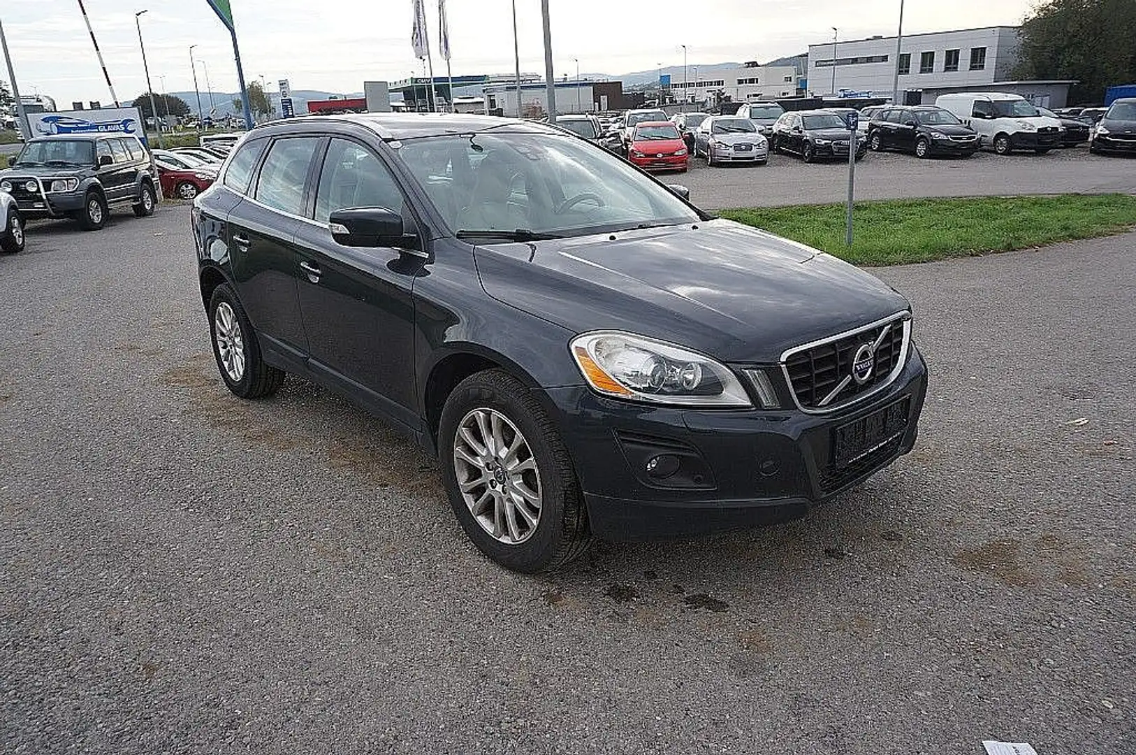 Volvo XC60 2,4D AWD Summum Geartronic Grau - 2