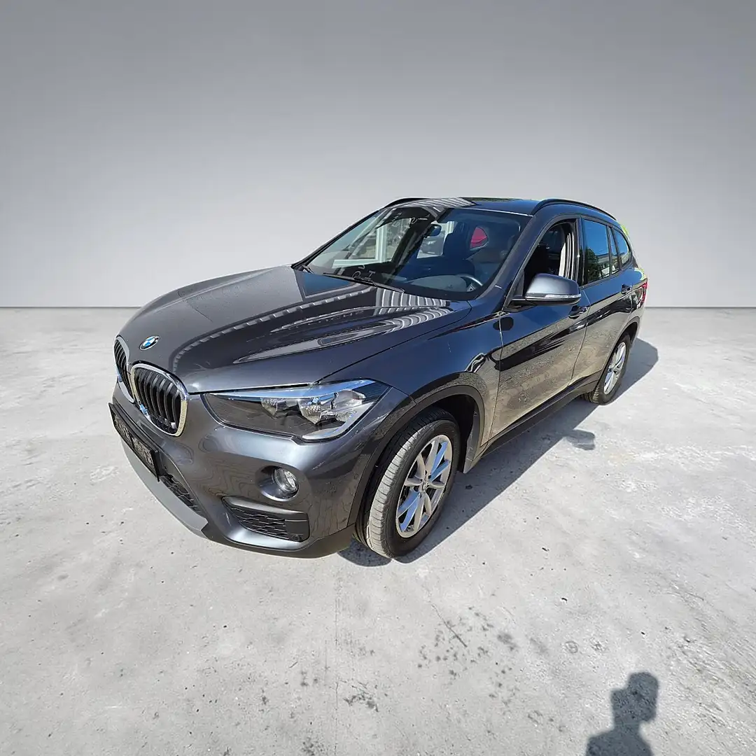 BMW X1 xDrive18d Advantage (EURO 6d-TEMP) Silber - 1