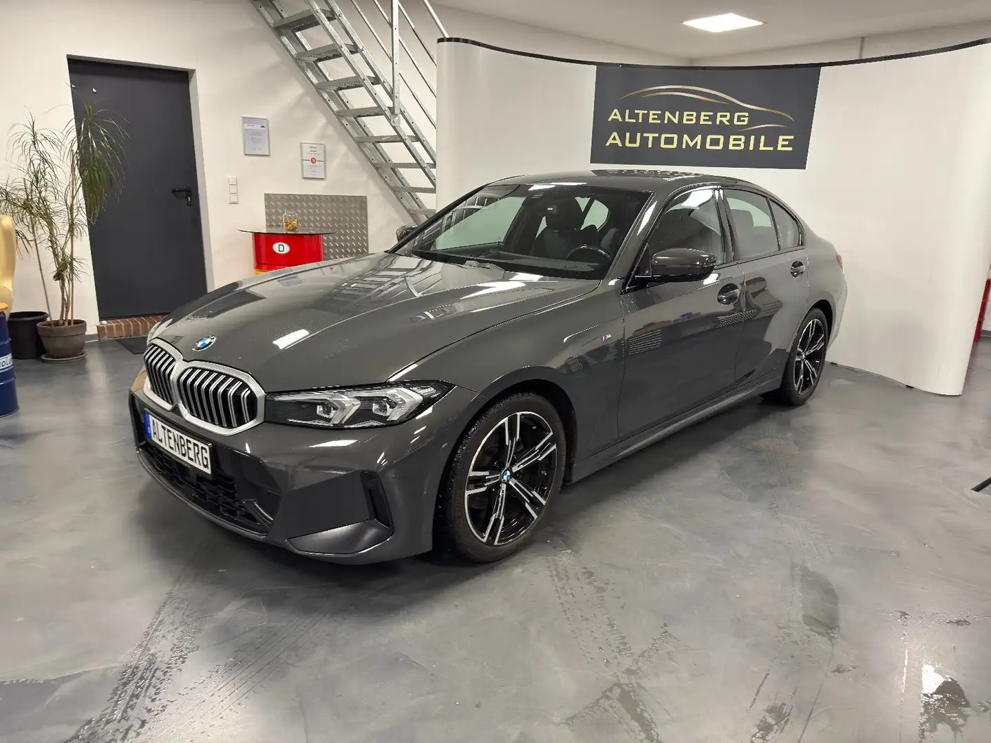 BMW 320 d Lim. M Sport LED DAB ACC Kamera CarPlay Grau - 2