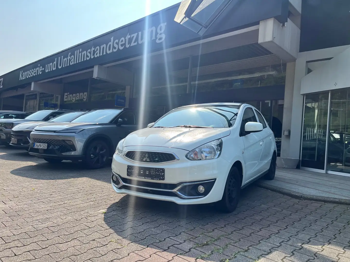 Mitsubishi Space Star Basis super Zustand und wenig gelaufen 1. Hand Weiß - 1