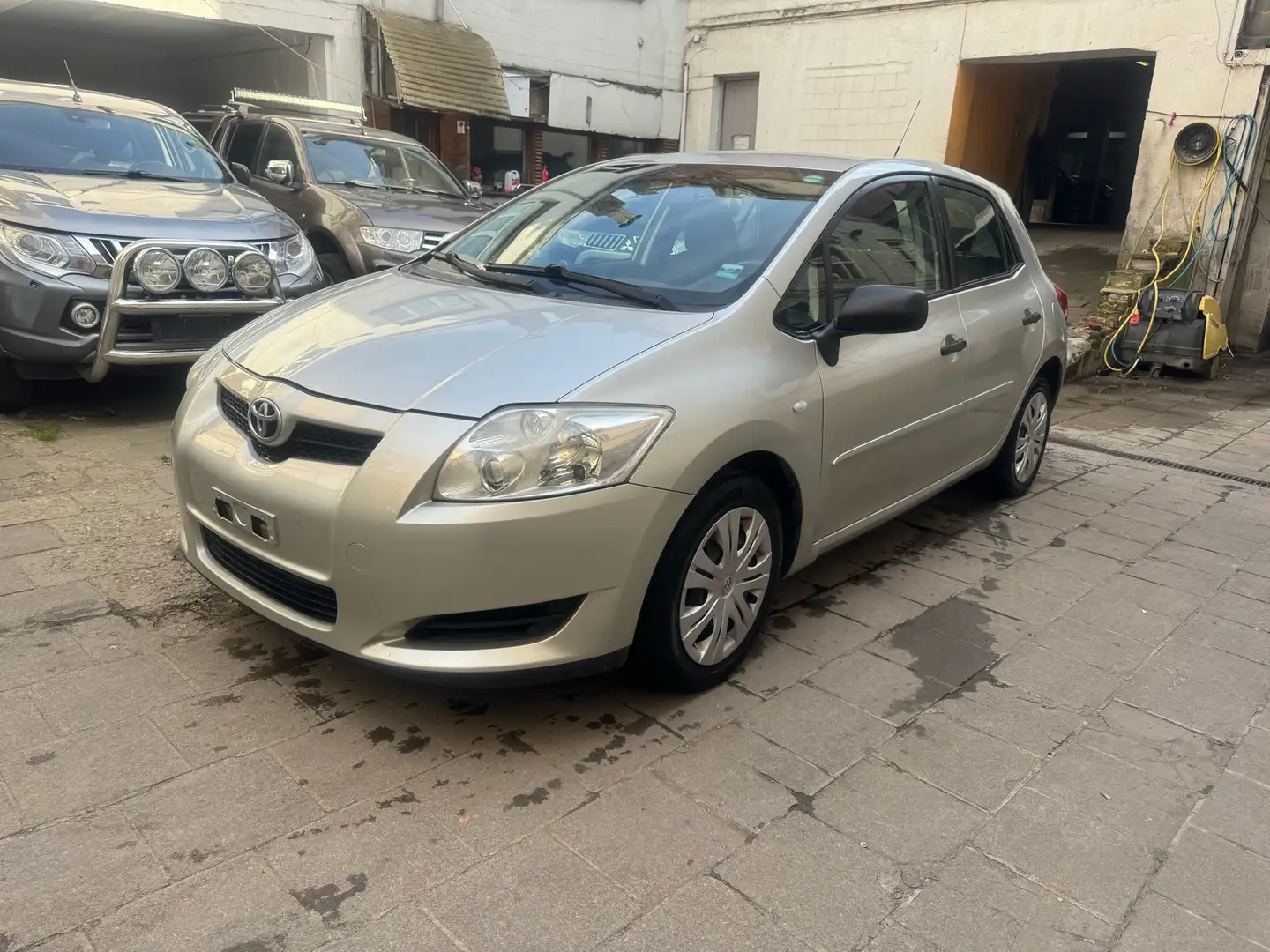 Toyota Auris 1.4 D-4D Life Srebrny - 1