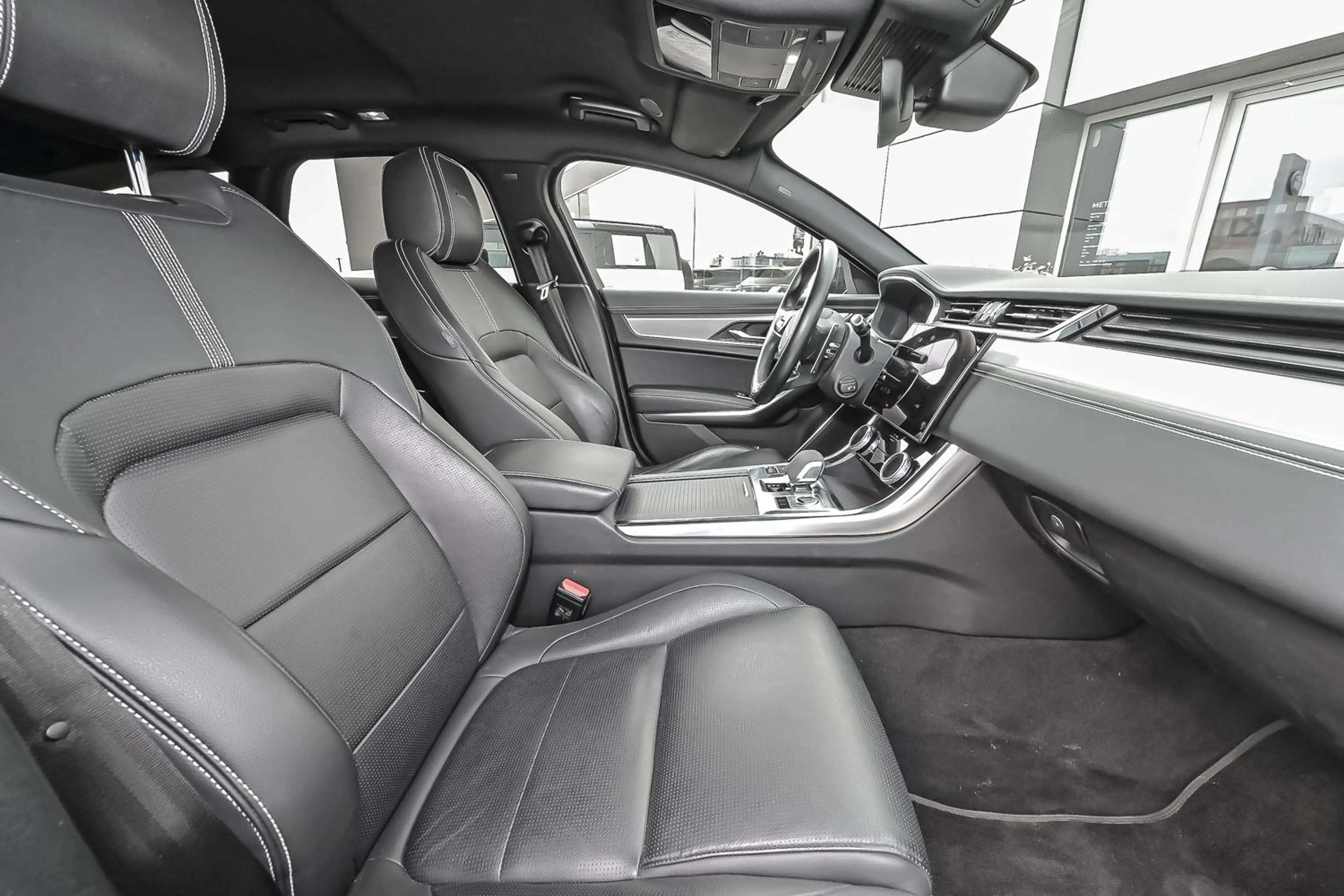 Jaguar XF Sportbrake D200 R-Dynamic S — photo 14