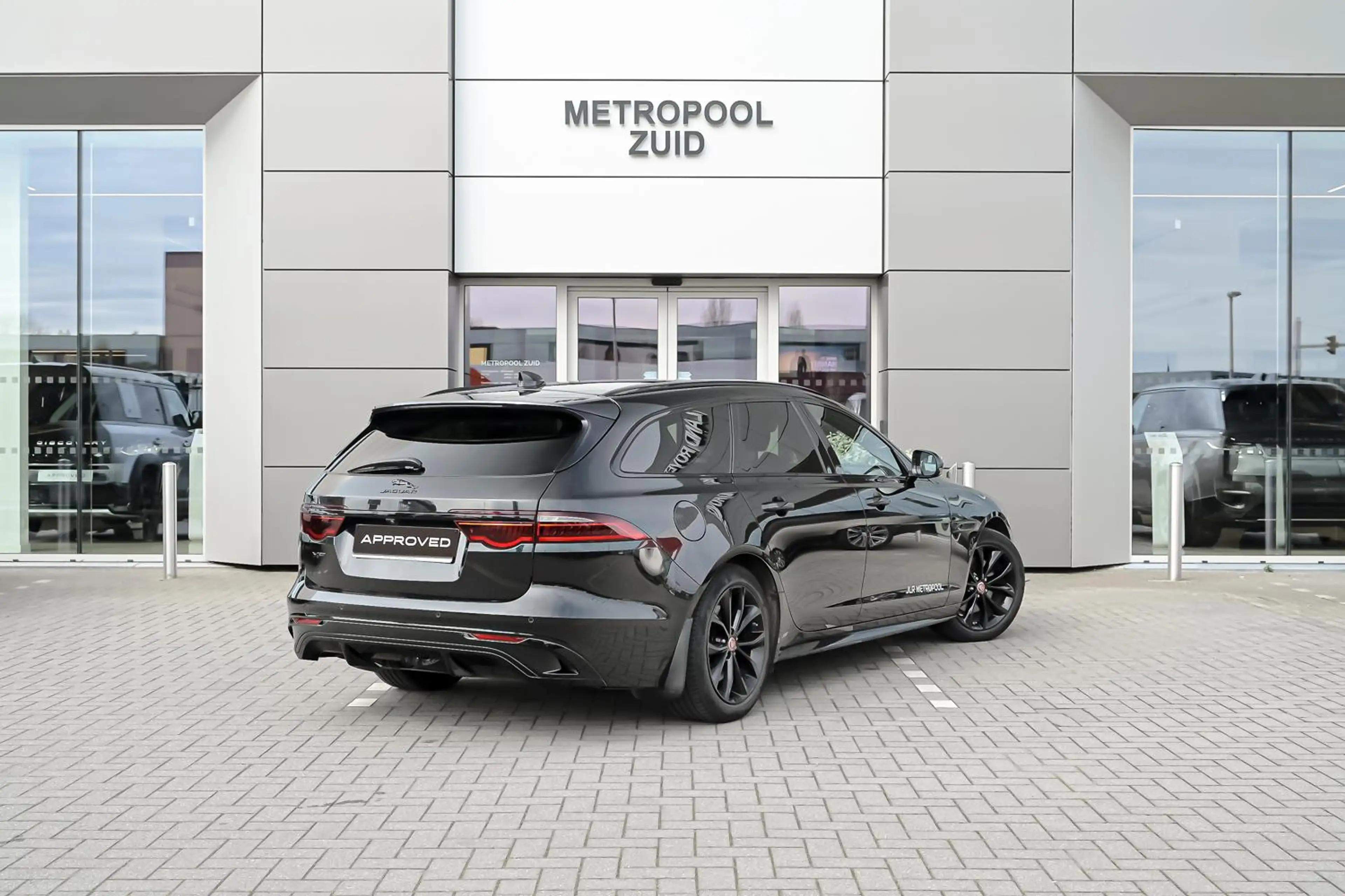 Jaguar XF Sportbrake D200 R-Dynamic S — photo 2