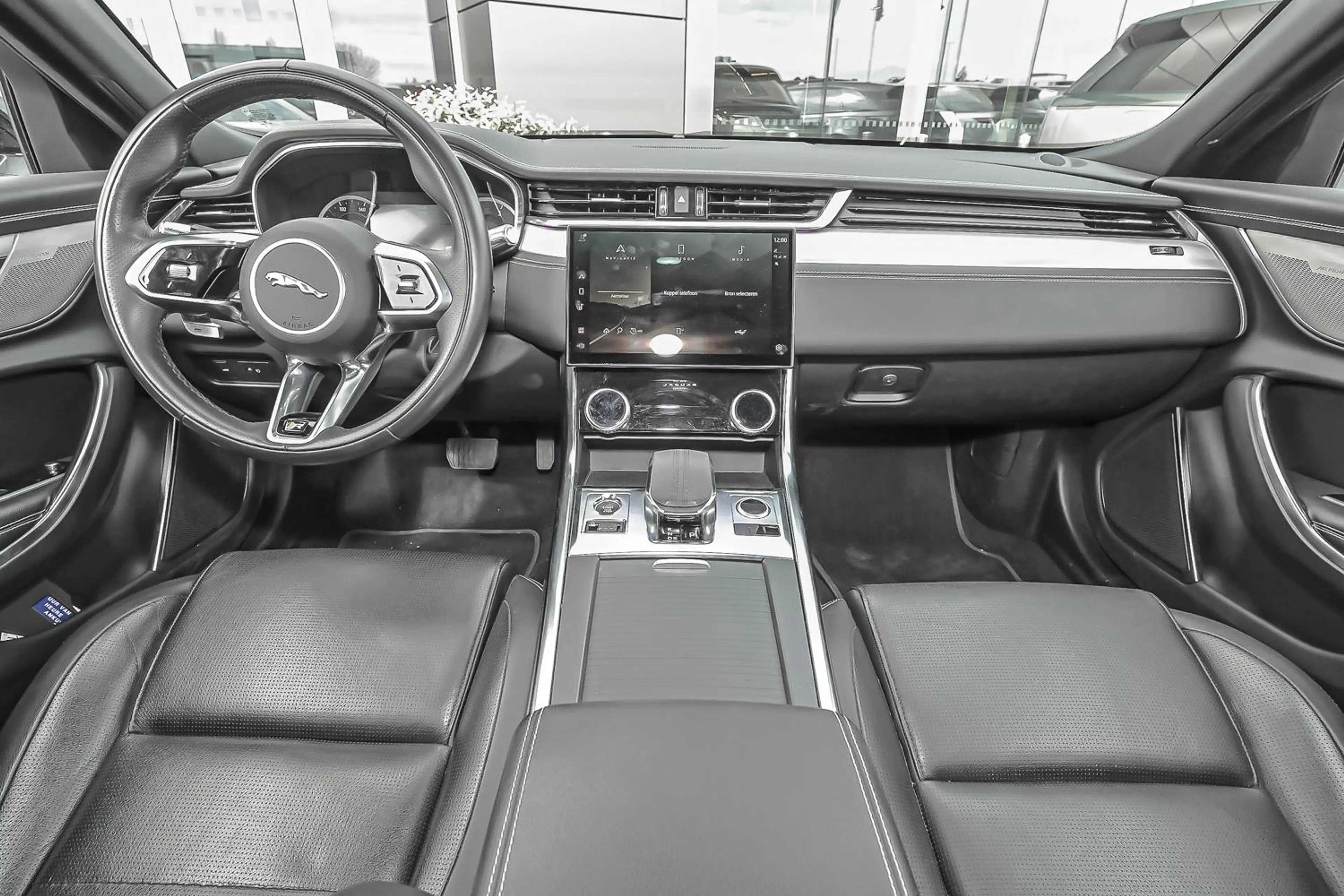 Jaguar XF Sportbrake D200 R-Dynamic S — photo 9