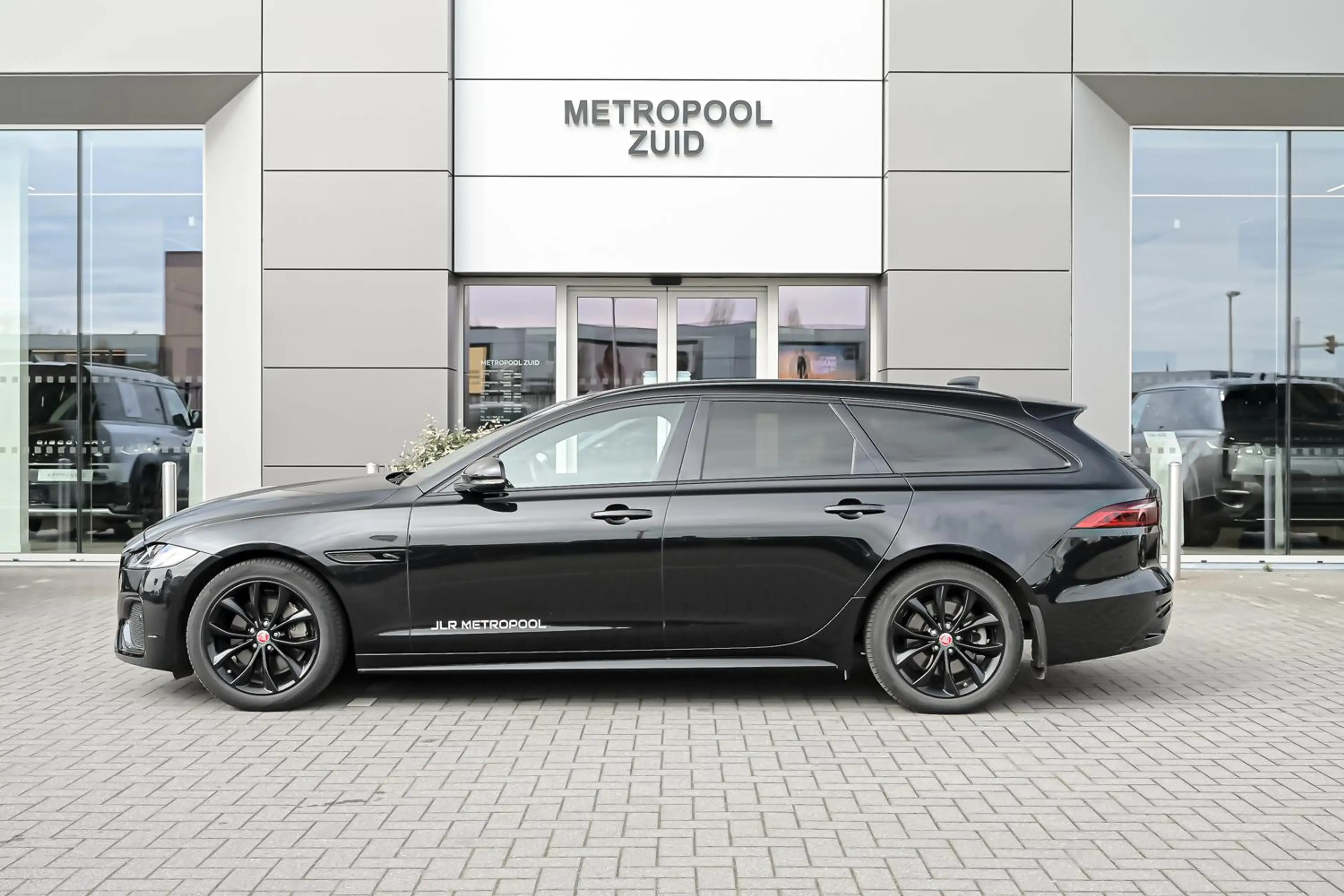 Jaguar XF Sportbrake D200 R-Dynamic S — photo 7