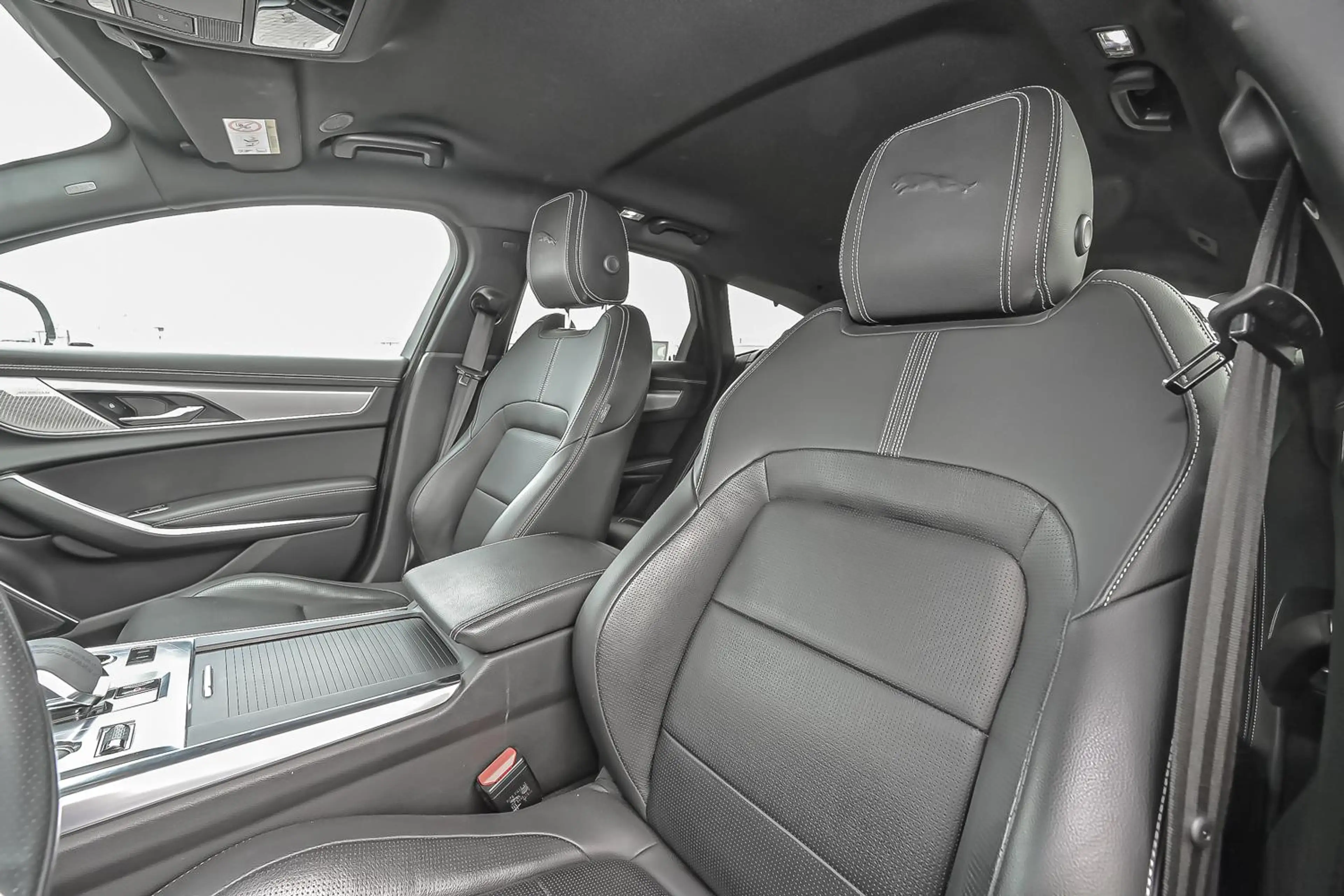 Jaguar XF Sportbrake D200 R-Dynamic S — photo 4