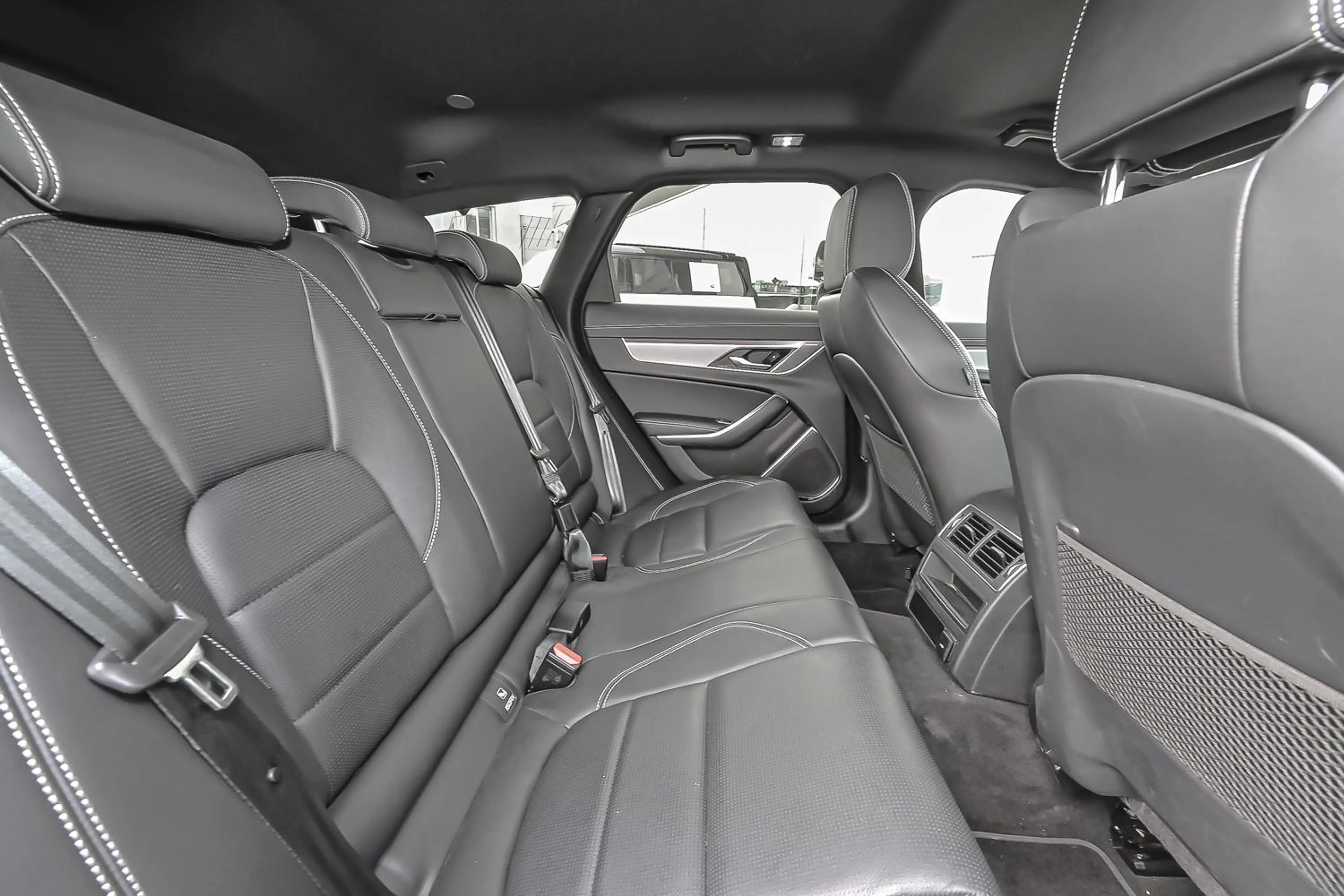Jaguar XF Sportbrake D200 R-Dynamic S — photo 5