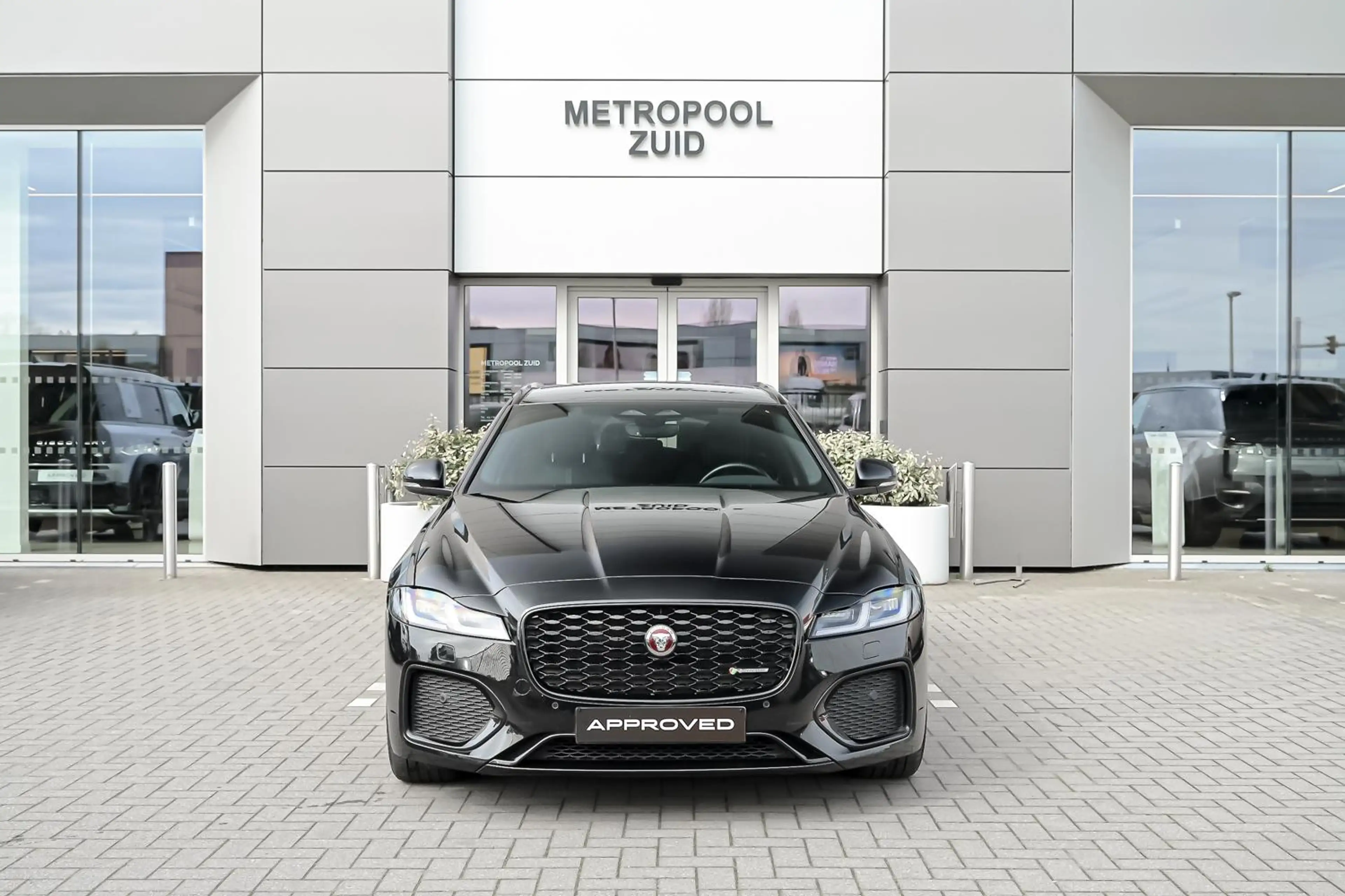 Jaguar XF Sportbrake D200 R-Dynamic S — photo 3