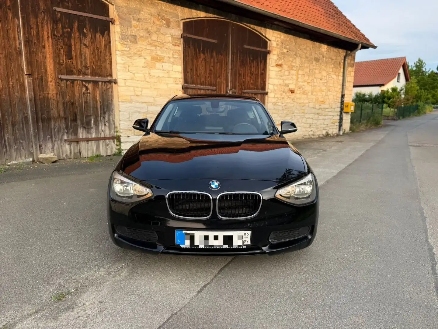 BMW 118 118 d 8 Fach bereift Klima Schwarz - 1