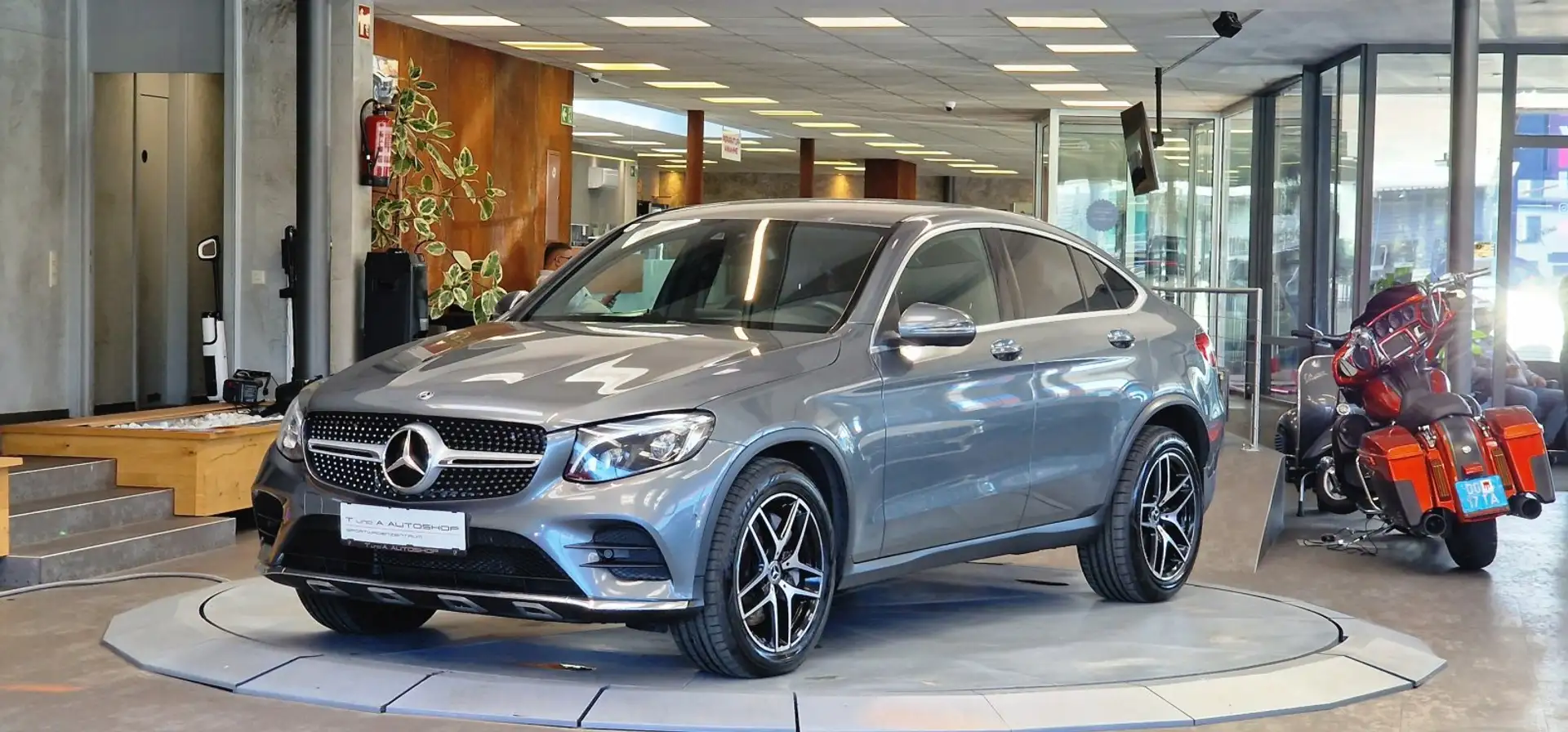 Mercedes-Benz GLC 220 d Coupe 4-Matic AMG-Paket Aut. *Kamera*Navi*Sitzbe Grau - 1