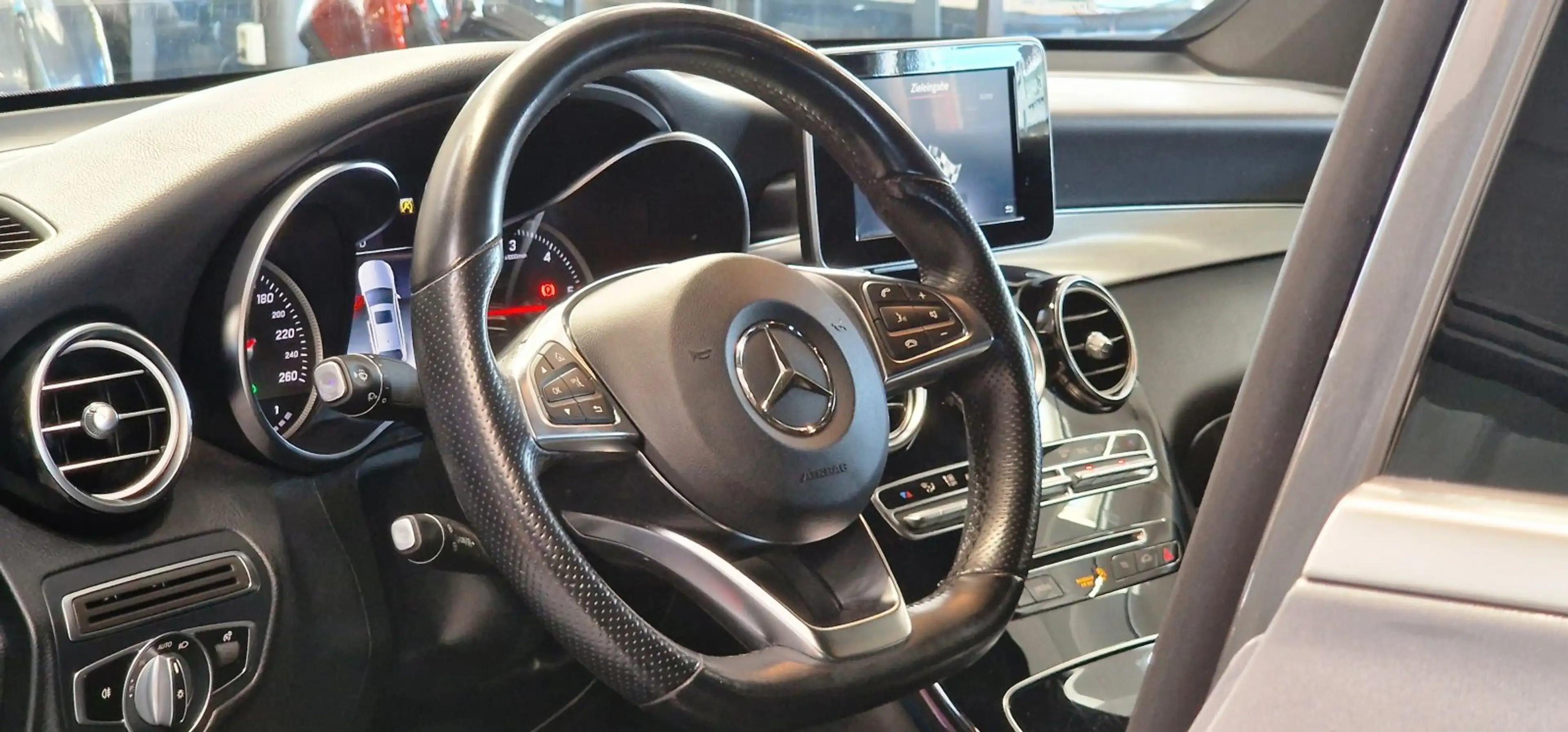 Mercedes-Benz GLC 220 d Coupe 4-Matic AMG-Paket Aut. *Kamera*Navi*Sitzbe — photo 12