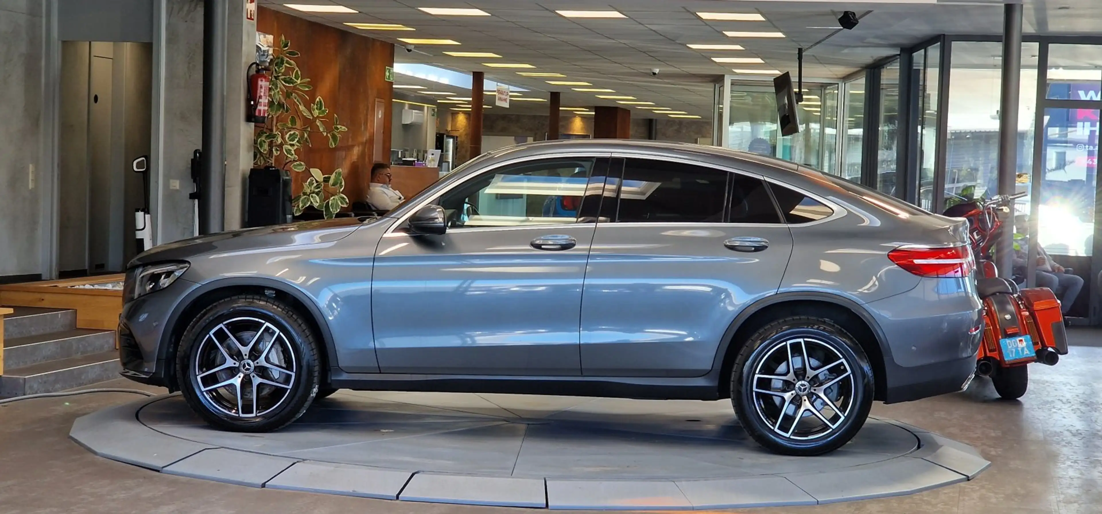 Mercedes-Benz GLC 220 d Coupe 4-Matic AMG-Paket Aut. *Kamera*Navi*Sitzbe — photo 4