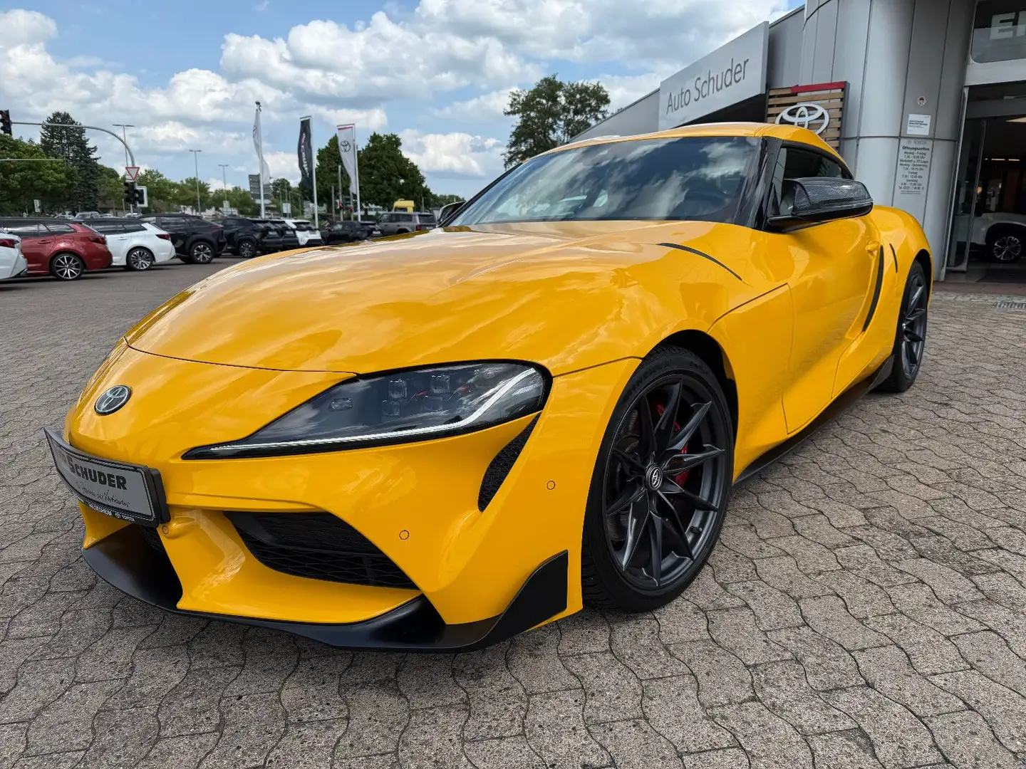 Toyota Supra Legend Geel - 1