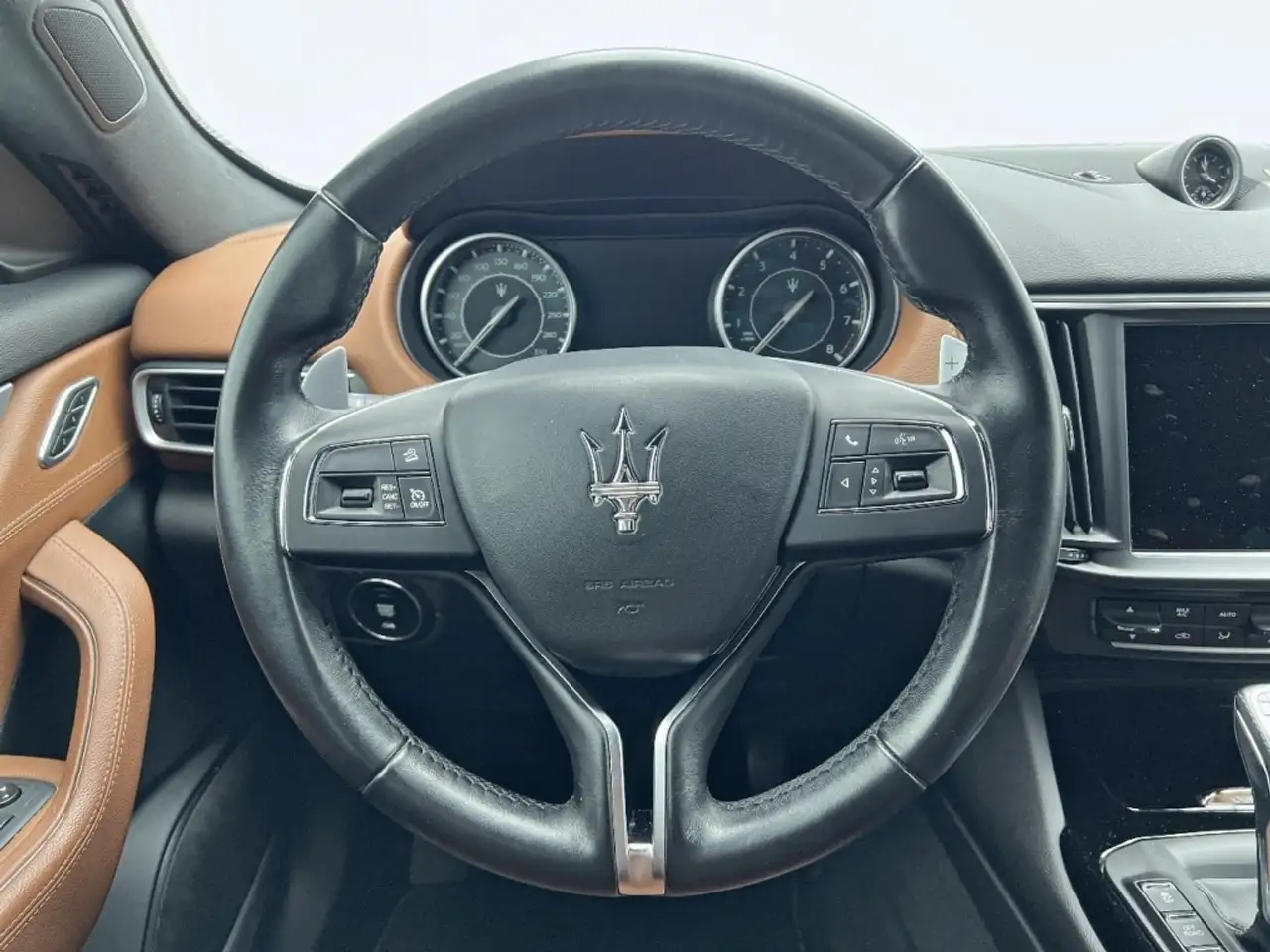 Maserati Levante 2023 — фото 13