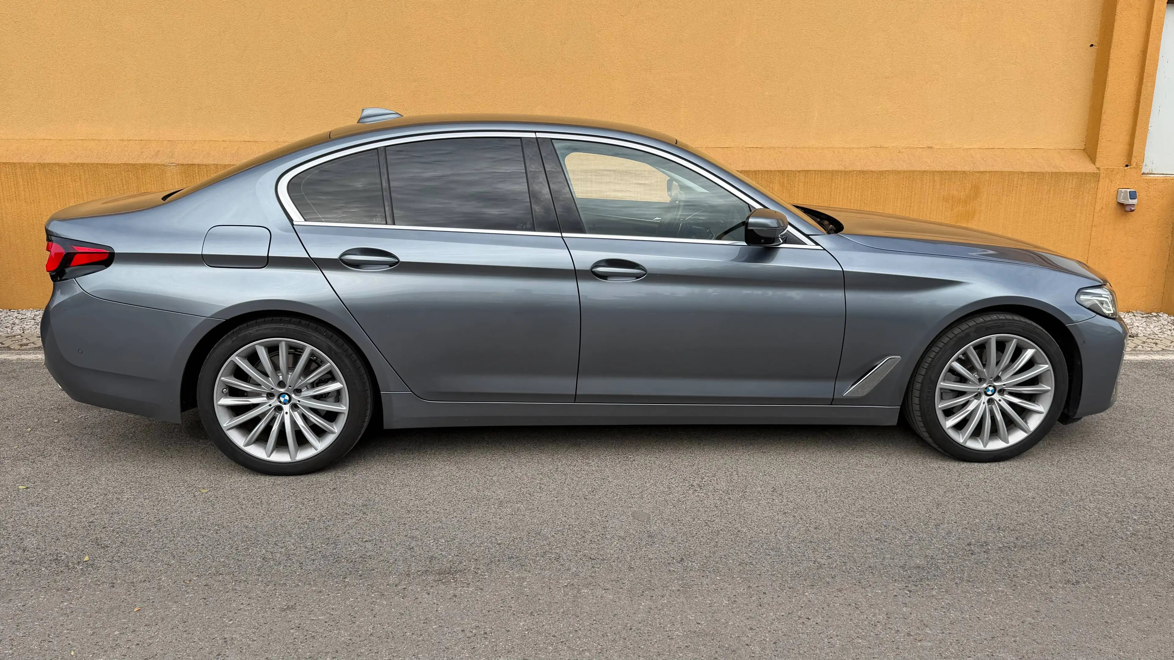 BMW 520 520 d xDrive Luxury Line — photo 4